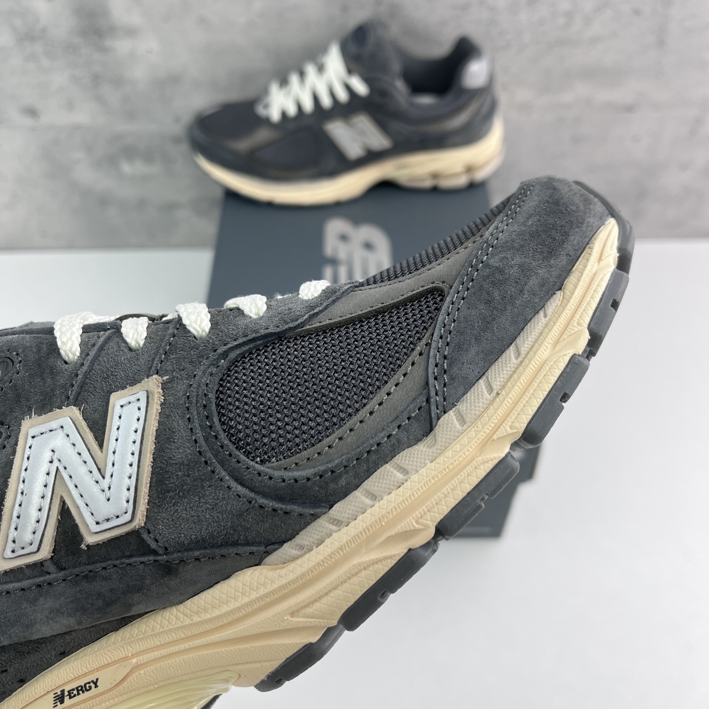 
New Balance WL2002 复古休闲跑步鞋 M2002RHO
尺码：36 37 37.5 3