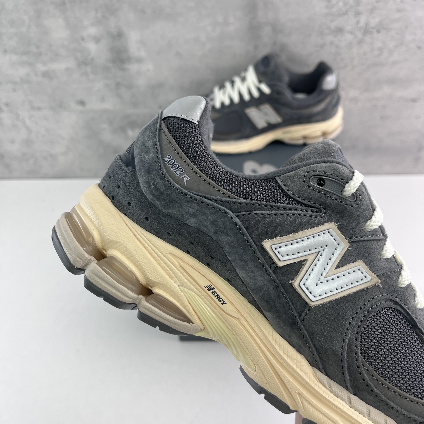 
New Balance WL2002 复古休闲跑步鞋 M2002RHO
尺码：36 37 37.5 3