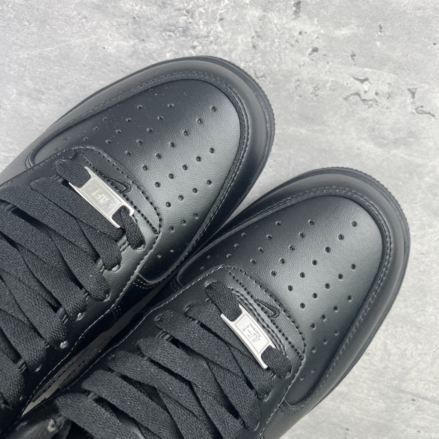 
外贸批次 Supreme x Nike Air Force 1 box logo 黑色

货号：CU9