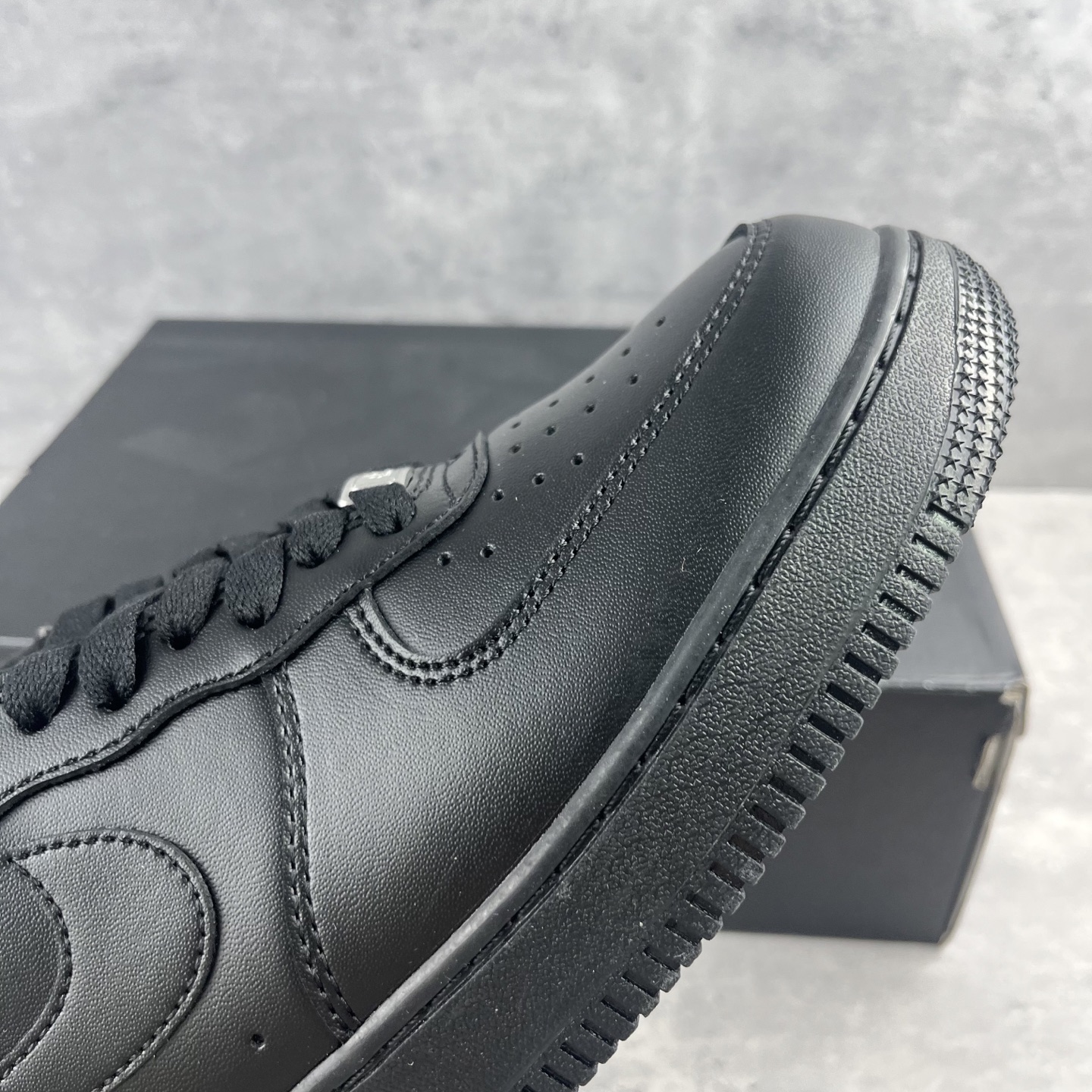 
外贸批次 Supreme x Nike Air Force 1 box logo 黑色

货号：CU9