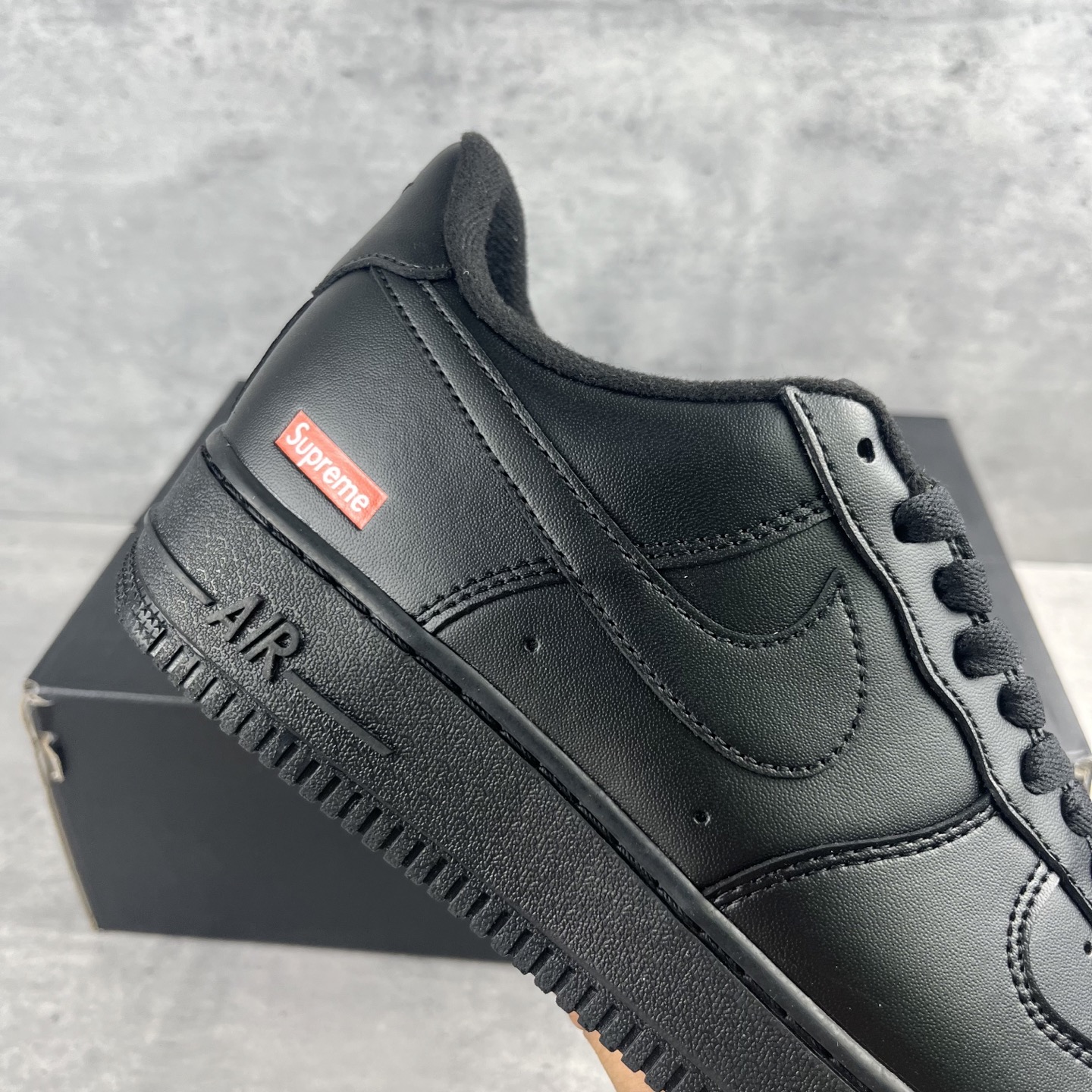 
外贸批次 Supreme x Nike Air Force 1 box logo 黑色

货号：CU9