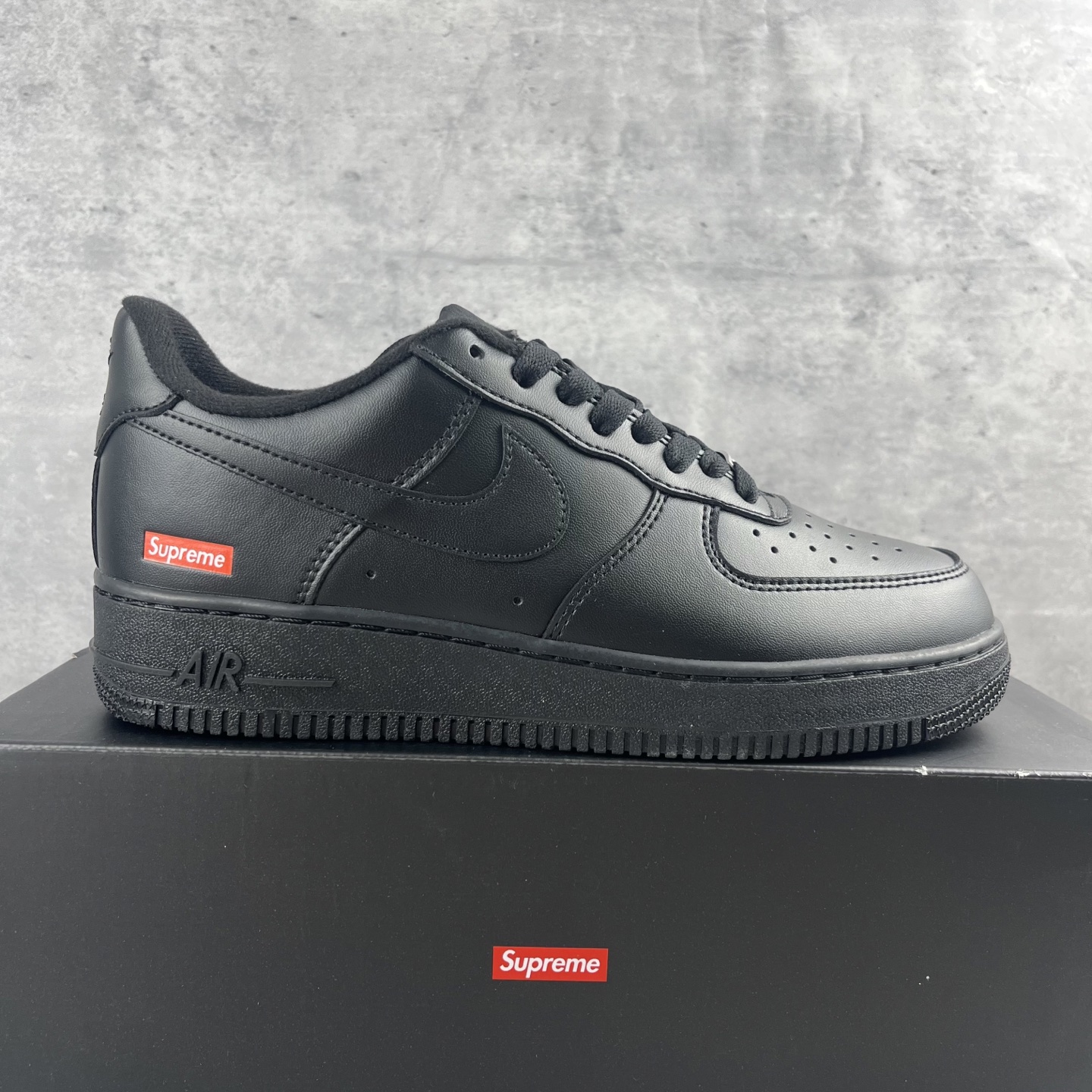 
外贸批次 Supreme x Nike Air Force 1 box logo 黑色

货号：CU9