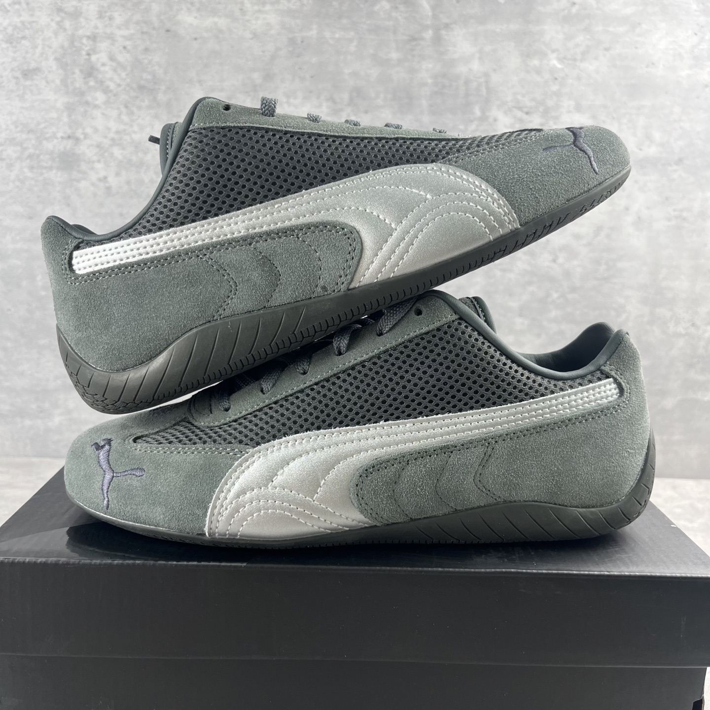 
Puma Speedcat OG Sparco
彪马罗马阿莫尔系列 复古运动休闲赛车跑鞋 灰银

目前