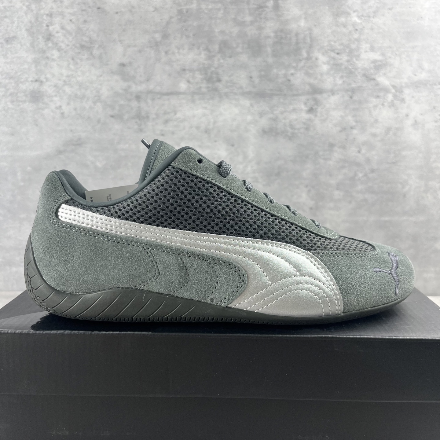 
Puma Speedcat OG Sparco
彪马罗马阿莫尔系列 复古运动休闲赛车跑鞋 灰银

目前
