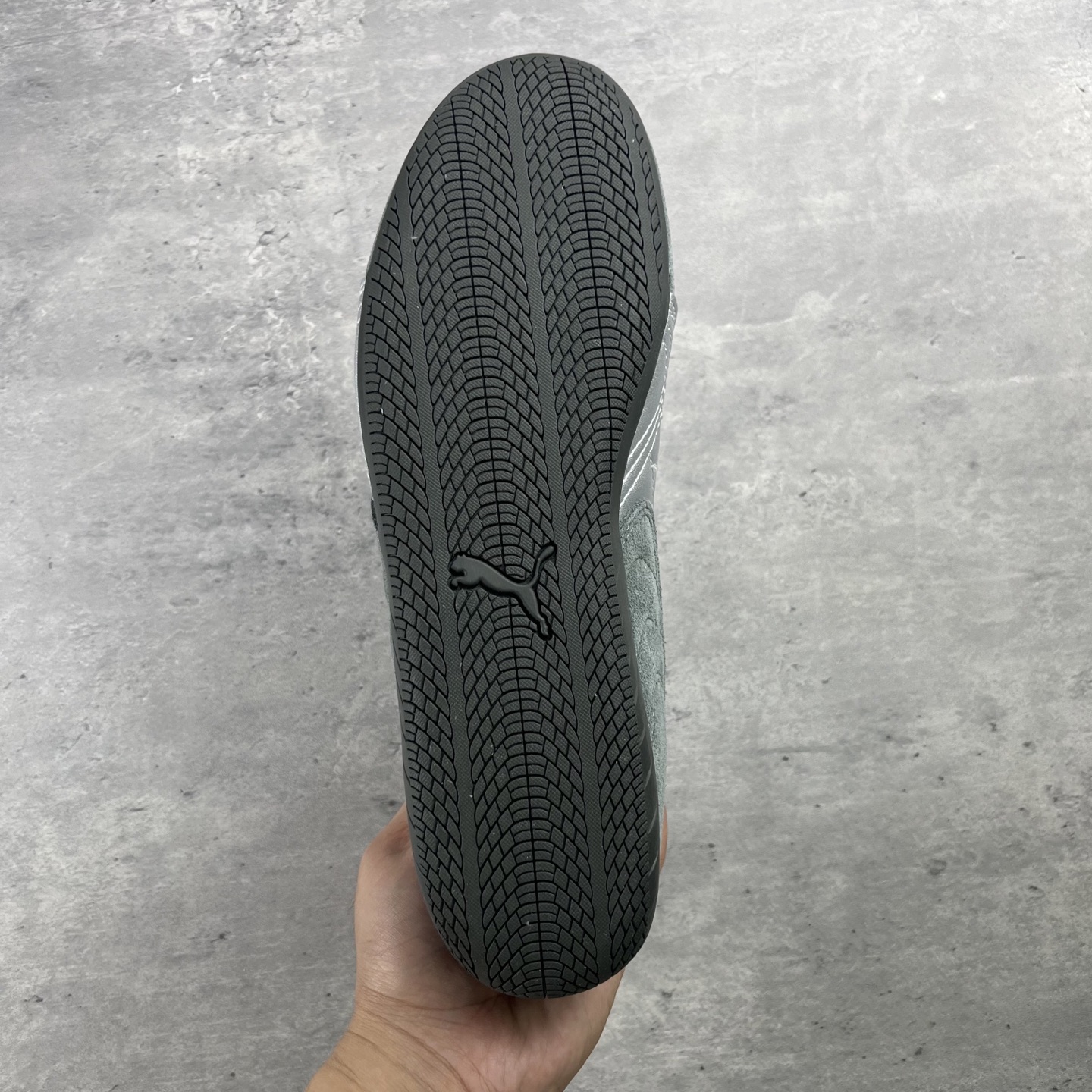 
Puma Speedcat OG Sparco
彪马罗马阿莫尔系列 复古运动休闲赛车跑鞋 灰银

目前