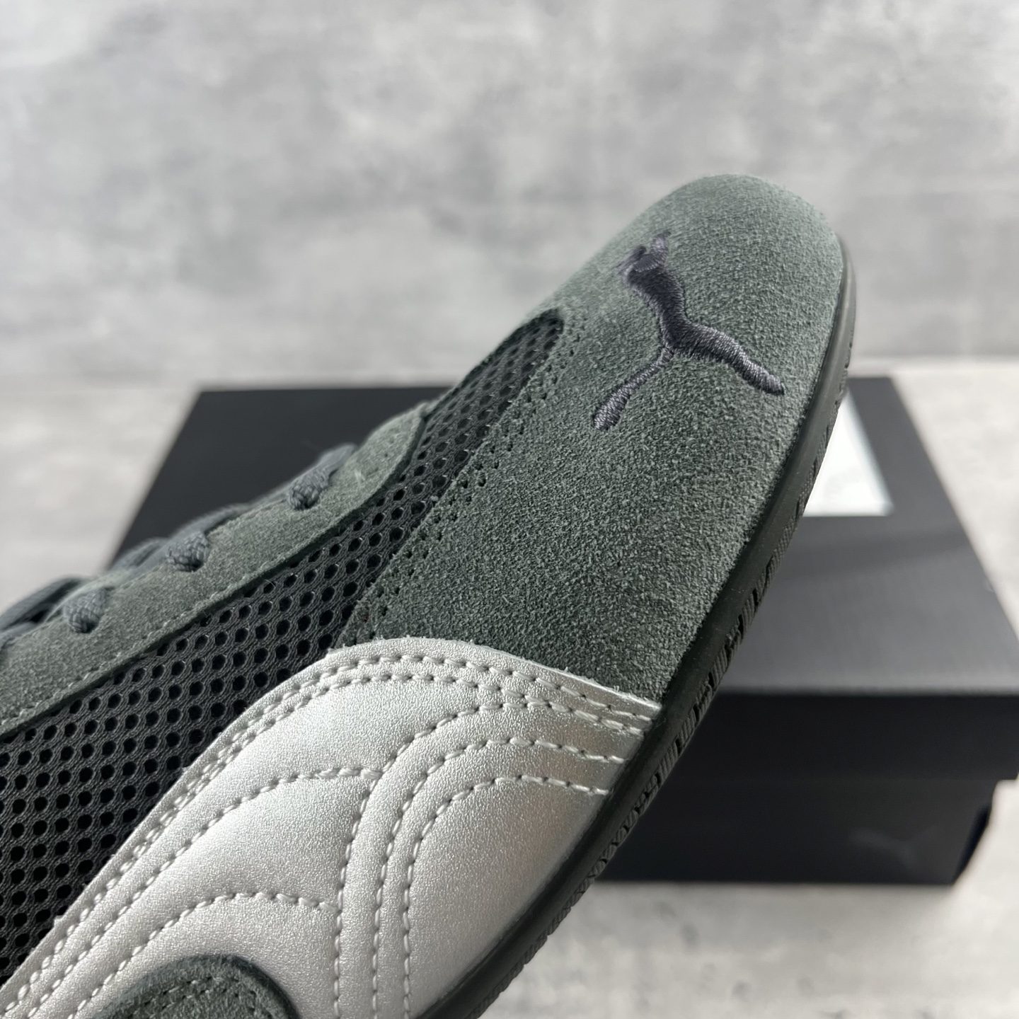 
Puma Speedcat OG Sparco
彪马罗马阿莫尔系列 复古运动休闲赛车跑鞋 灰银

目前