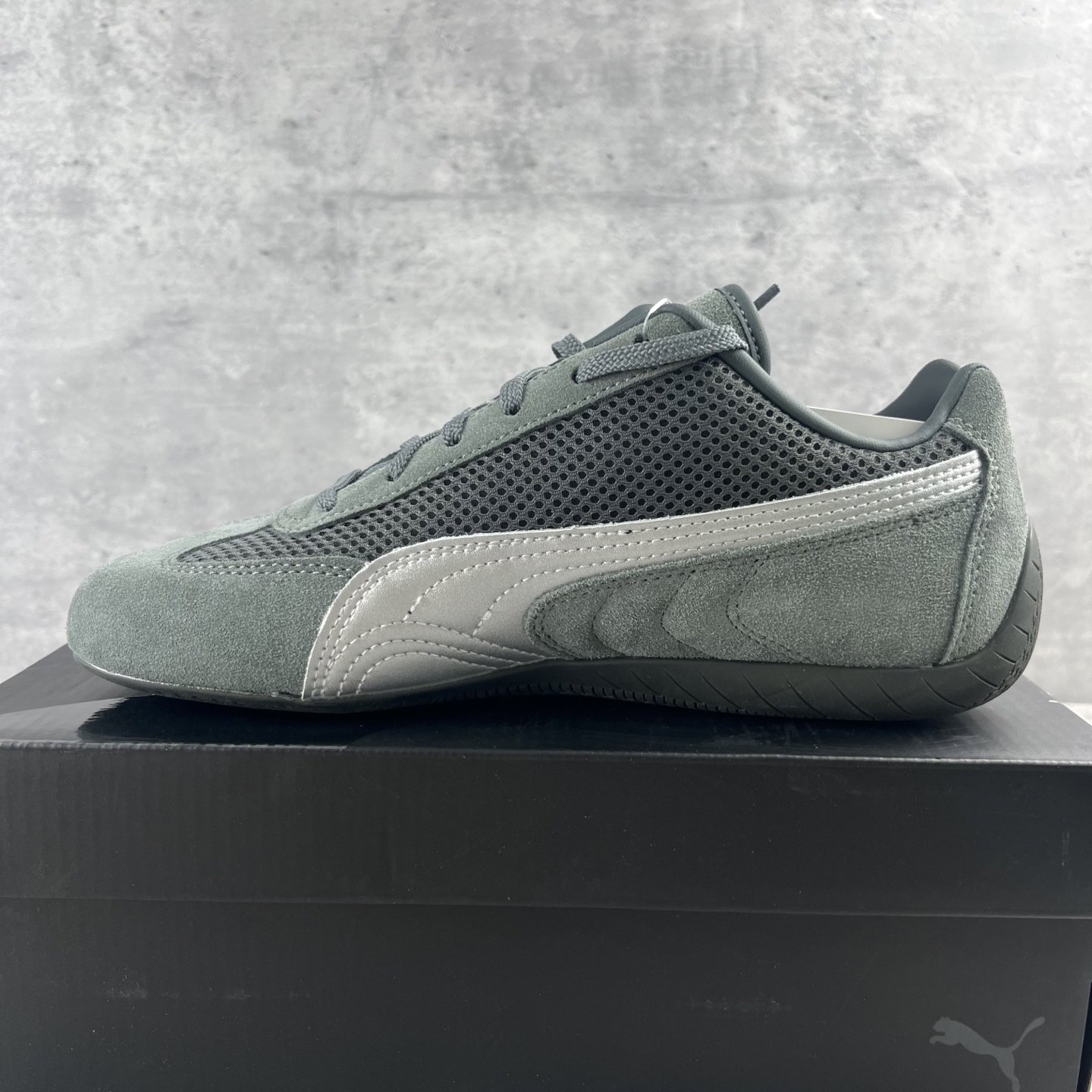 
Puma Speedcat OG Sparco
彪马罗马阿莫尔系列 复古运动休闲赛车跑鞋 灰银

目前