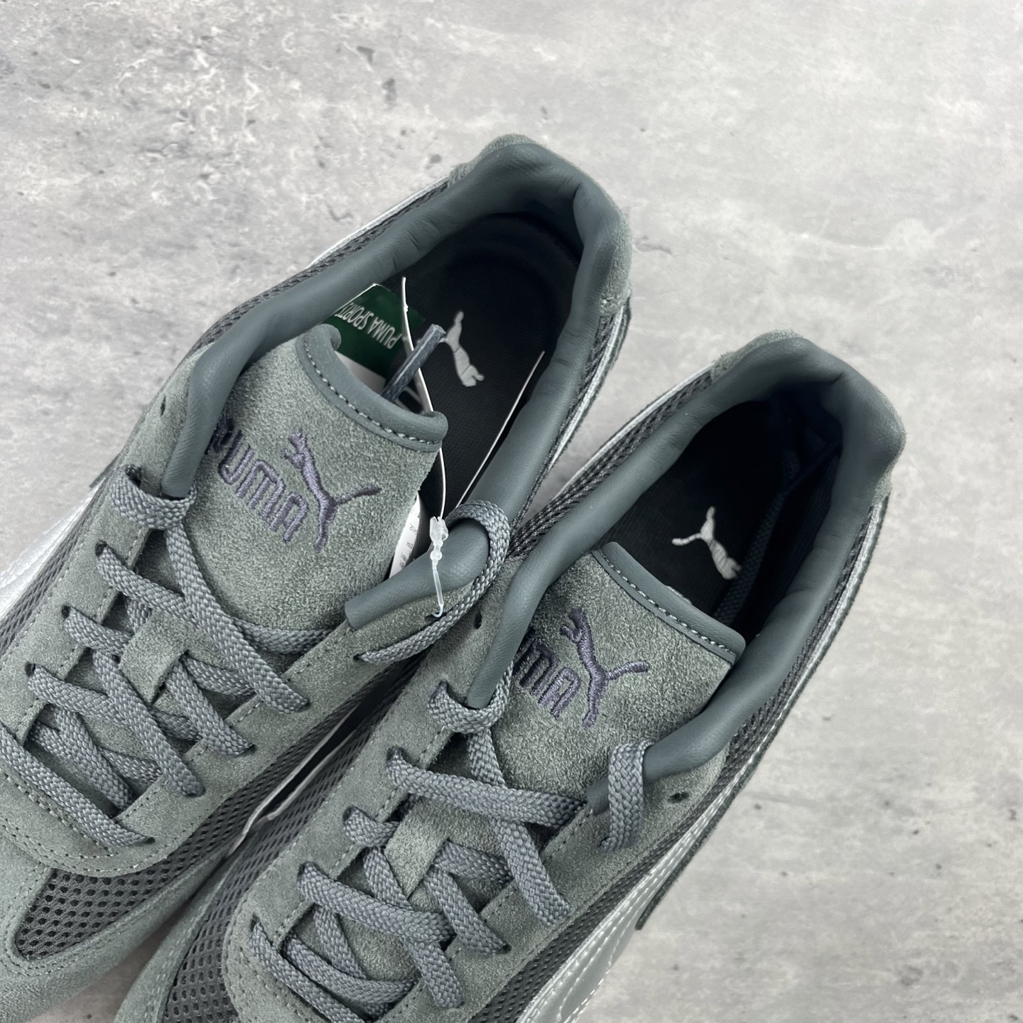 
Puma Speedcat OG Sparco
彪马罗马阿莫尔系列 复古运动休闲赛车跑鞋 灰银

目前