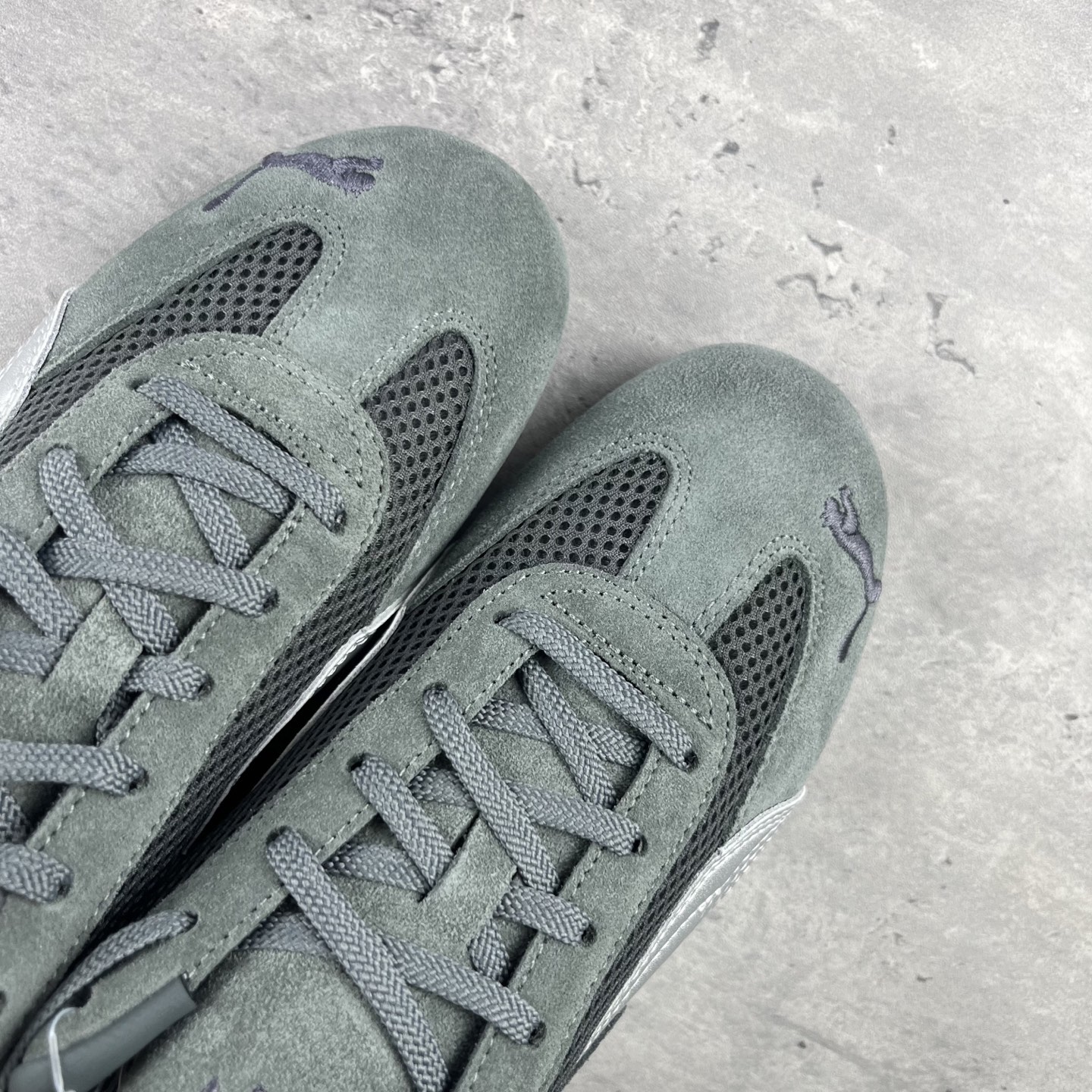 
Puma Speedcat OG Sparco
彪马罗马阿莫尔系列 复古运动休闲赛车跑鞋 灰银

目前