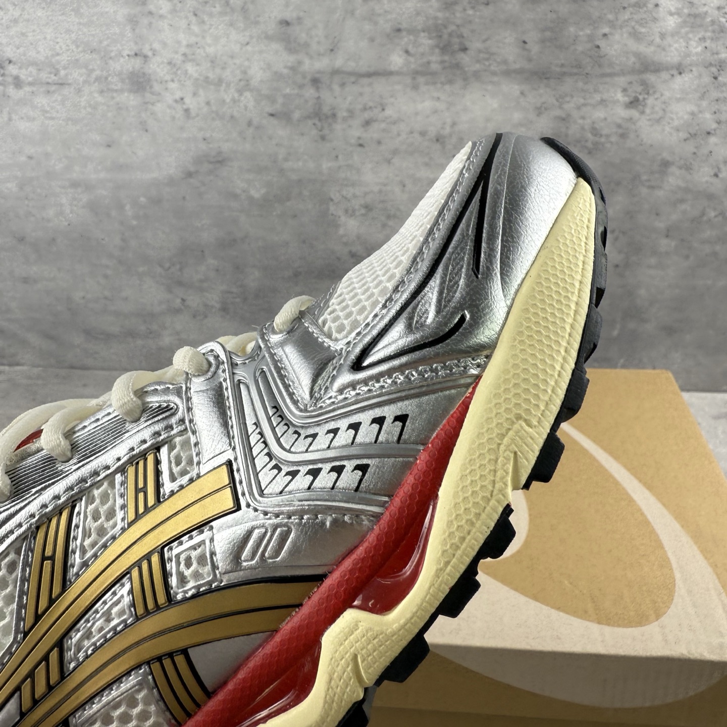 
Asics Gel-Kayano 14 亚瑟士运动休闲透气专业跑鞋 1203A692-100
#采用工