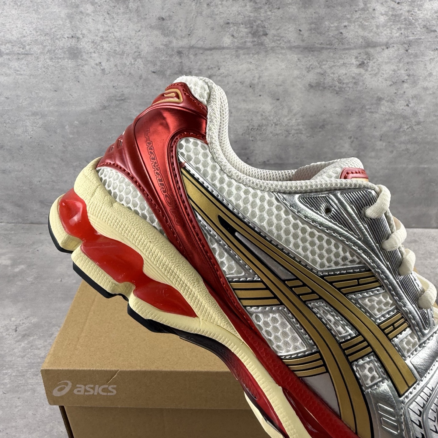 
Asics Gel-Kayano 14 亚瑟士运动休闲透气专业跑鞋 1203A692-100
#采用工
