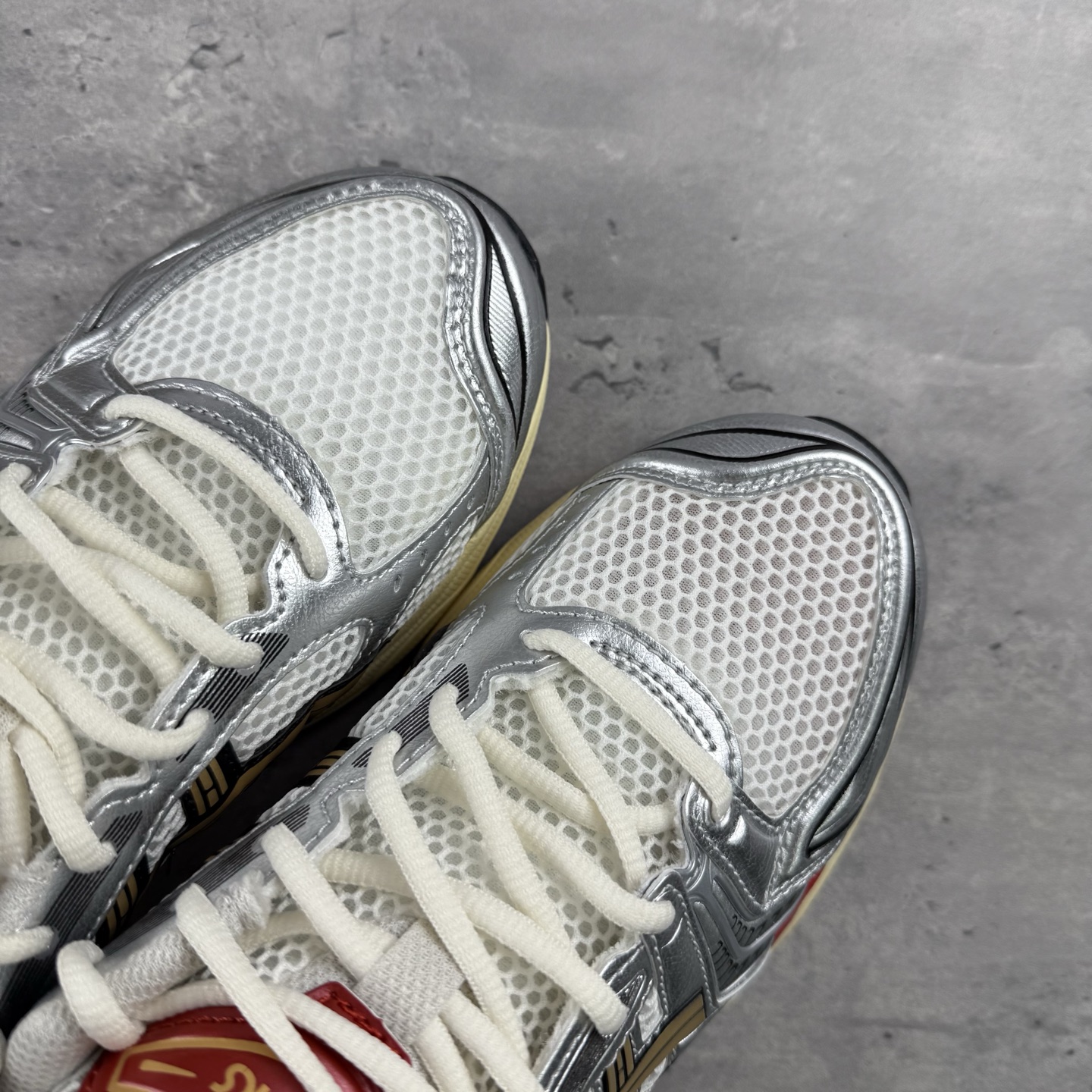 
Asics Gel-Kayano 14 亚瑟士运动休闲透气专业跑鞋 1203A692-100
#采用工