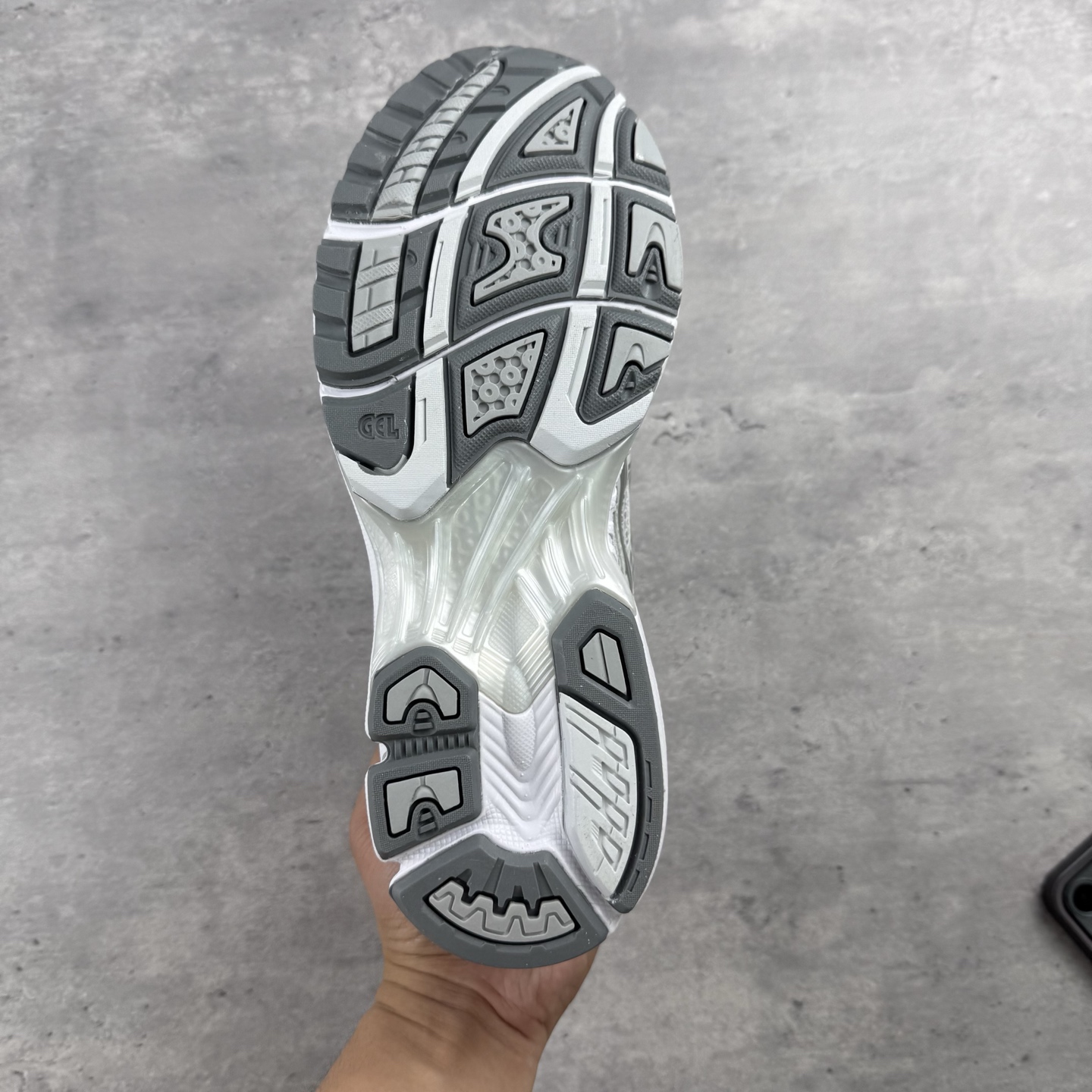 
Asics Gel-Kayano 14 银灰
亚瑟士14代 纳米纤维气垫百搭休闲运动慢跑鞋
#原装纳米