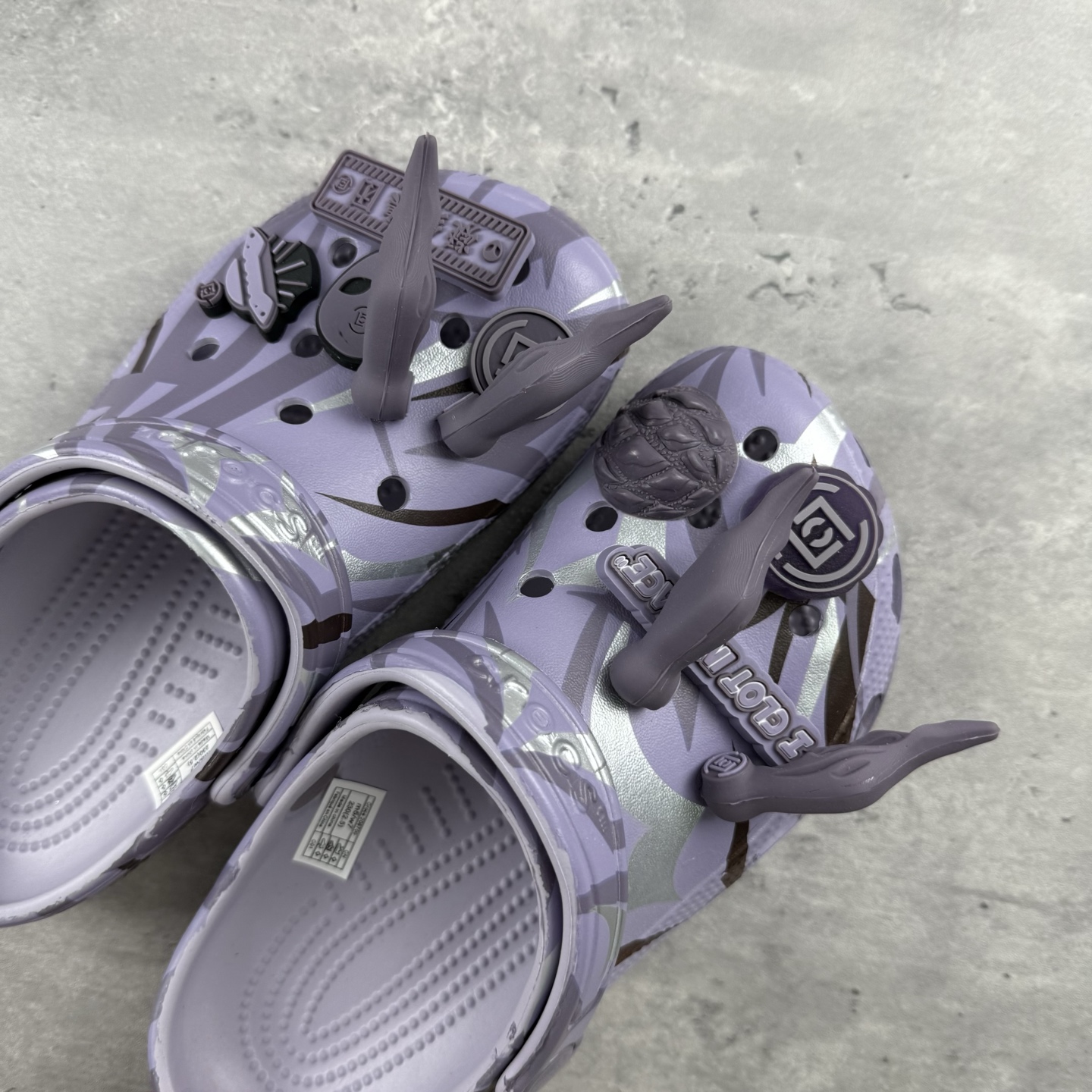   卡洛驰陈冠希CLOT 荆棘外星人联名 CROCS洞洞鞋 M4-M11
尺码：36 37 38 39 