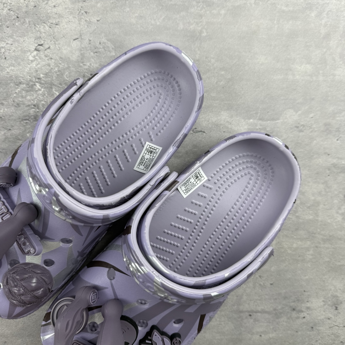   卡洛驰陈冠希CLOT 荆棘外星人联名 CROCS洞洞鞋 M4-M11
尺码：36 37 38 39 