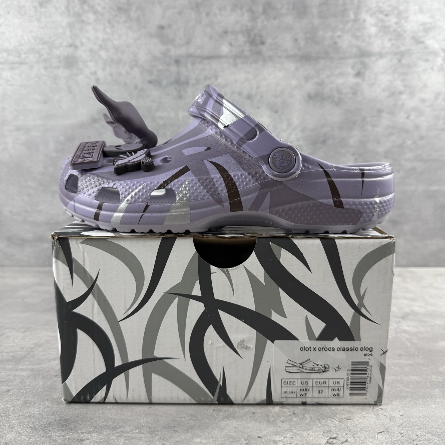   卡洛驰陈冠希CLOT 荆棘外星人联名 CROCS洞洞鞋 M4-M11
尺码：36 37 38 39 
