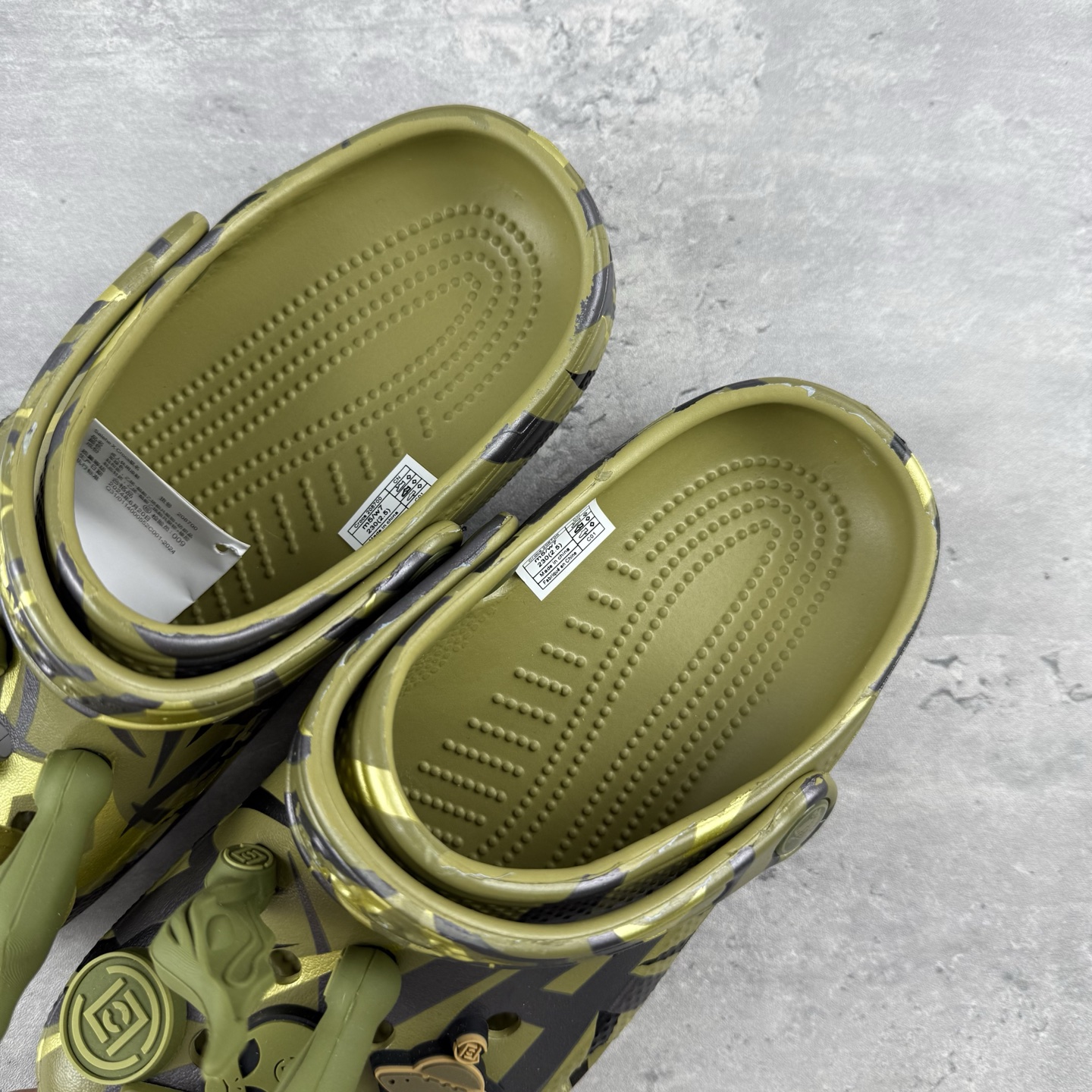  卡洛驰陈冠希CLOT 荆棘外星人联名 CROCS洞洞鞋 M4-M11
尺码：36 37 38 39 4