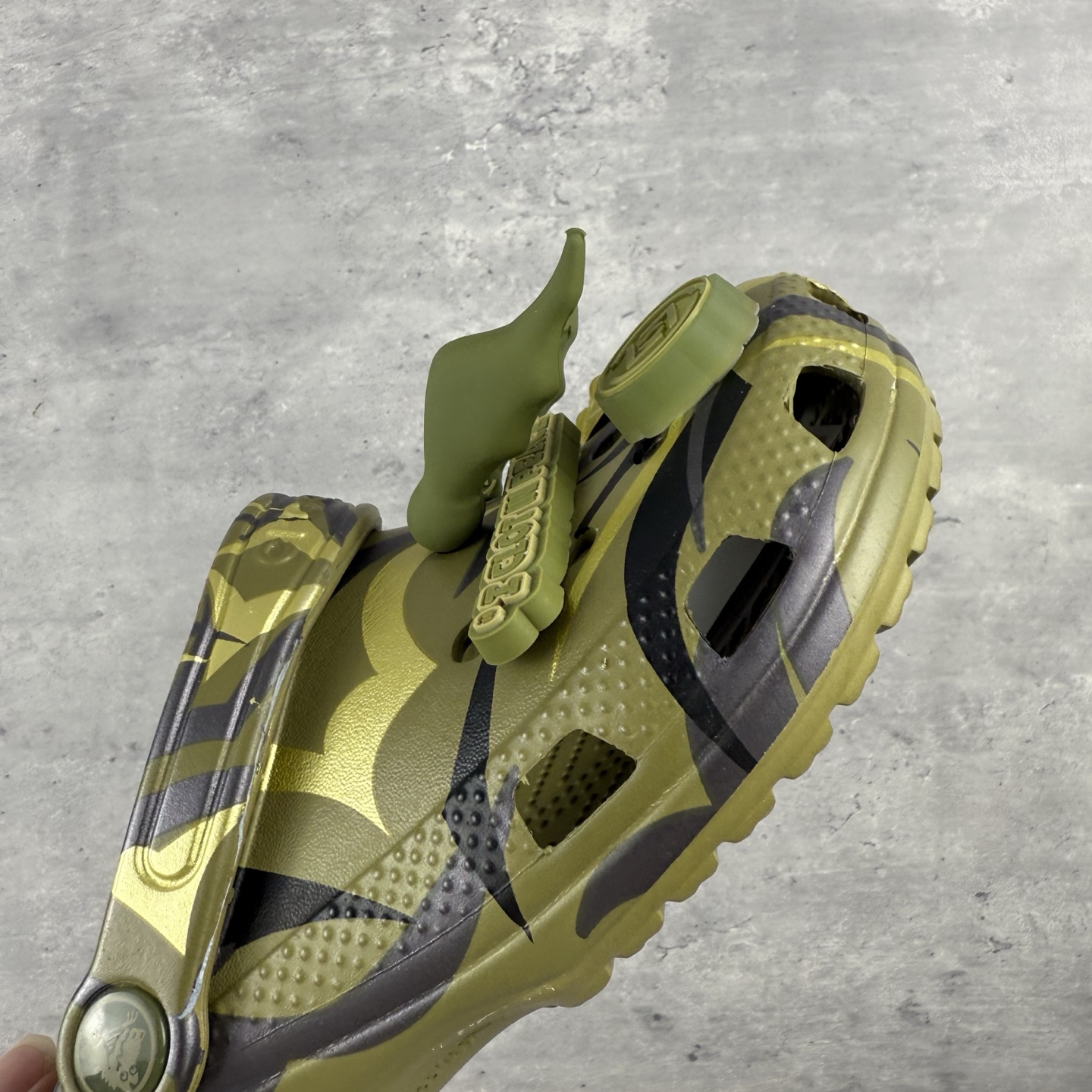  卡洛驰陈冠希CLOT 荆棘外星人联名 CROCS洞洞鞋 M4-M11
尺码：36 37 38 39 4