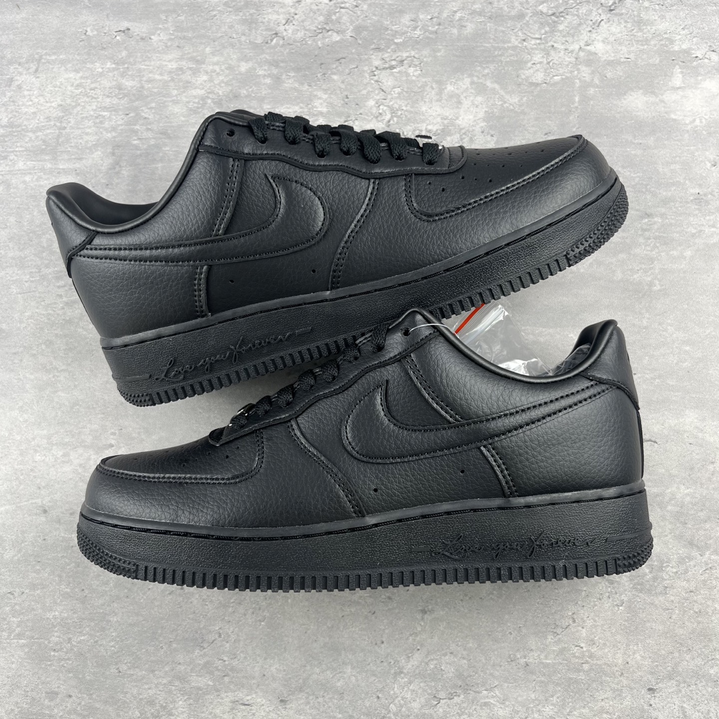 
Nocta x Air Force 1 Low 黑色 CZ8065-001
原楦头原纸板 打造纯正空军