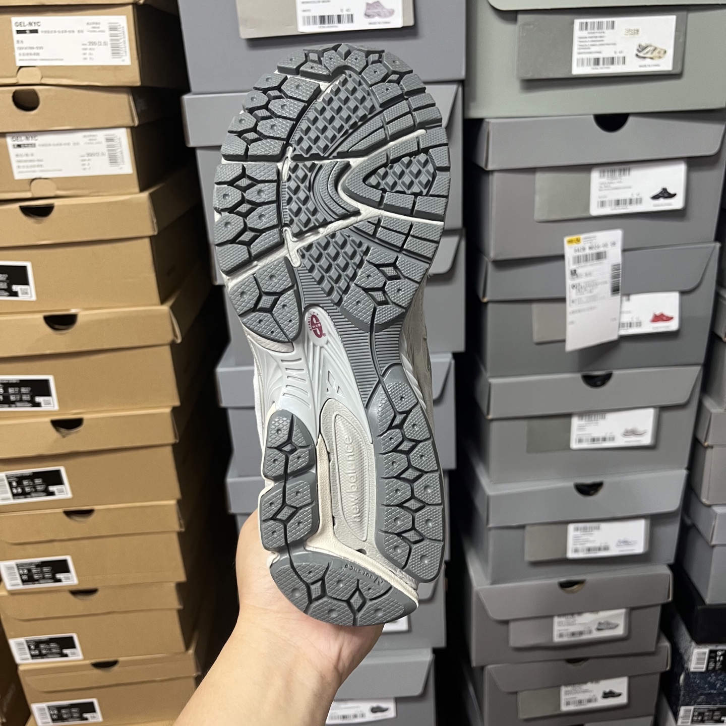 C版
大厂出品 New Balance NB 2002R 灰色

货号：U2002REE
尺码：36 3