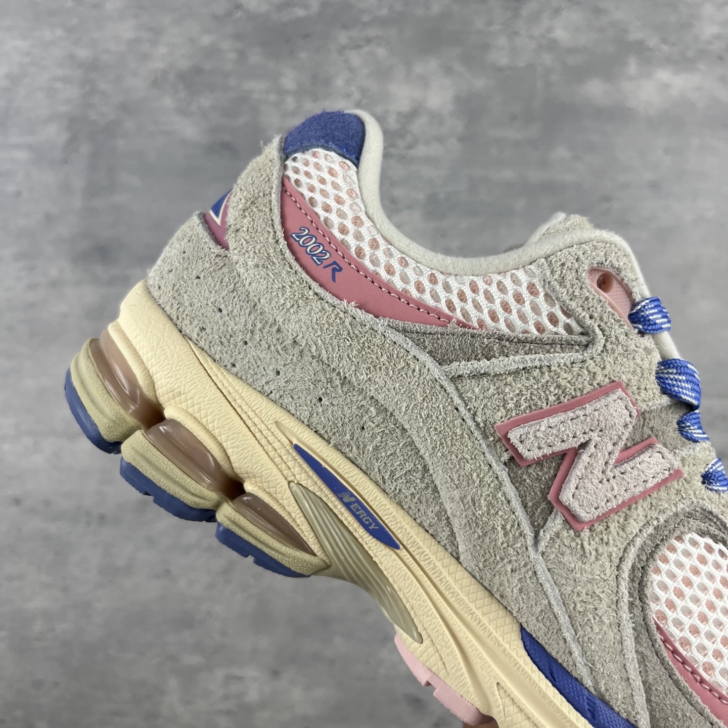 
New Balance 2002系列2011 复古休闲跑步鞋 M2002RHE
鞋款延续了经典科技，升