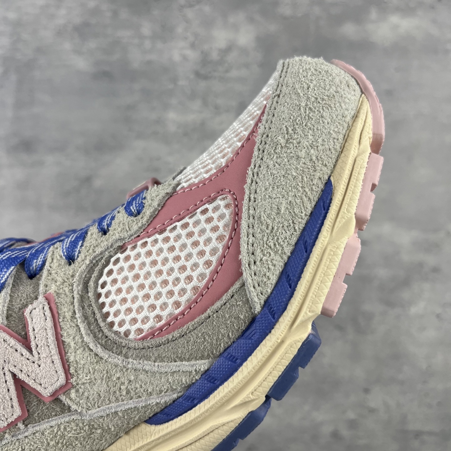 
New Balance 2002系列2011 复古休闲跑步鞋 M2002RHE
鞋款延续了经典科技，升