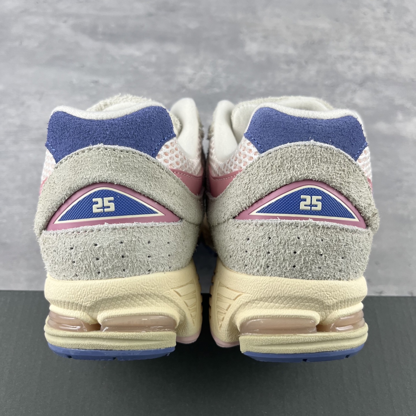 
New Balance 2002系列2011 复古休闲跑步鞋 M2002RHE
鞋款延续了经典科技，升