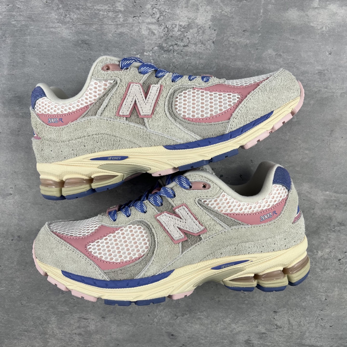 
New Balance 2002系列2011 复古休闲跑步鞋 M2002RHE
鞋款延续了经典科技，升