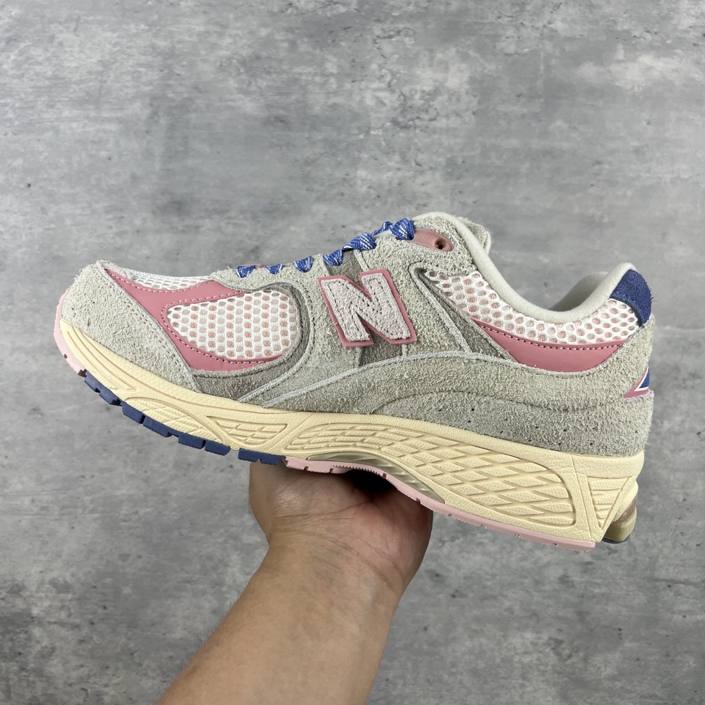 
New Balance 2002系列2011 复古休闲跑步鞋 M2002RHE
鞋款延续了经典科技，升