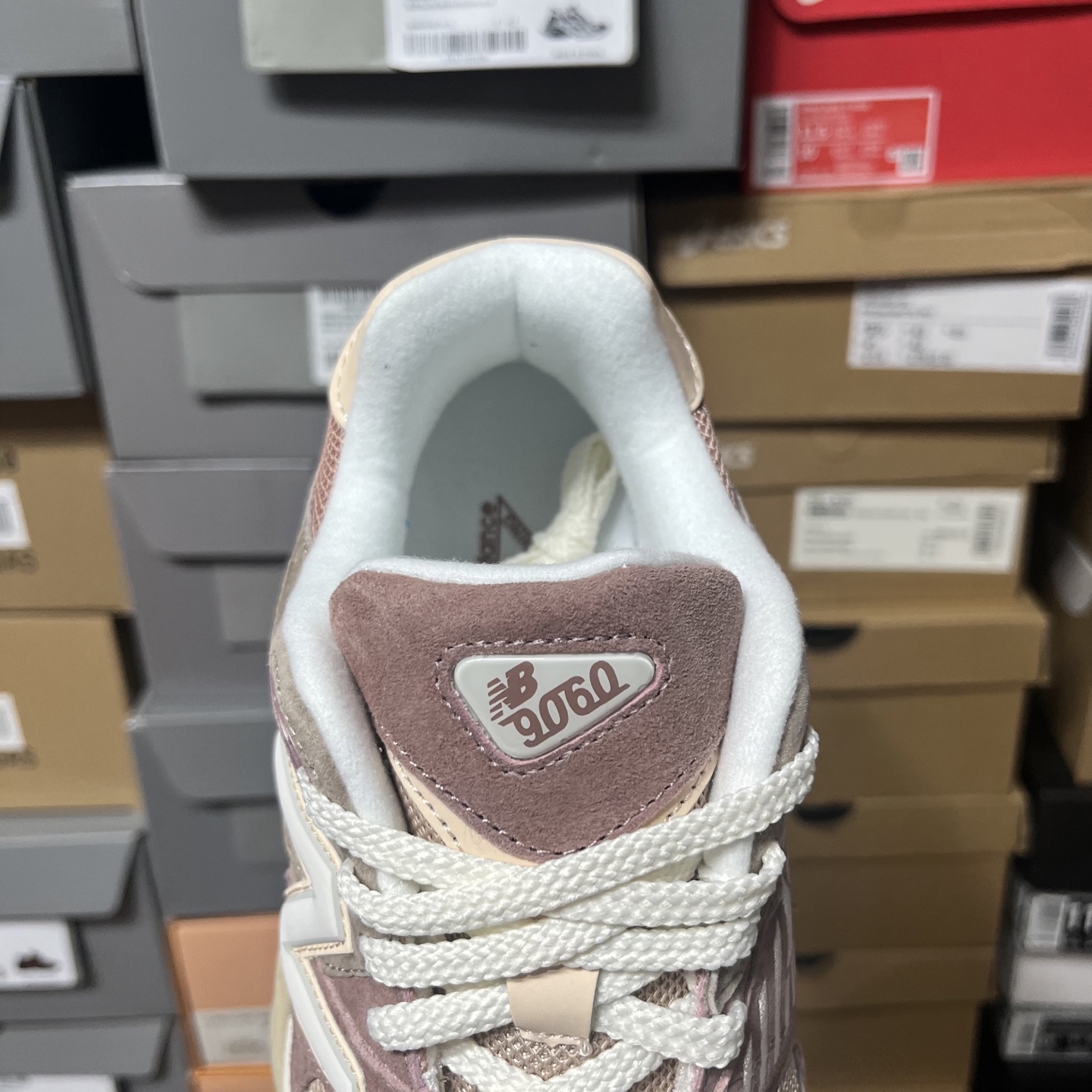 
纯原标杆 品质无敌 New Balance NB 9060 粉棕

货号：U9060ZGB
尺码：36