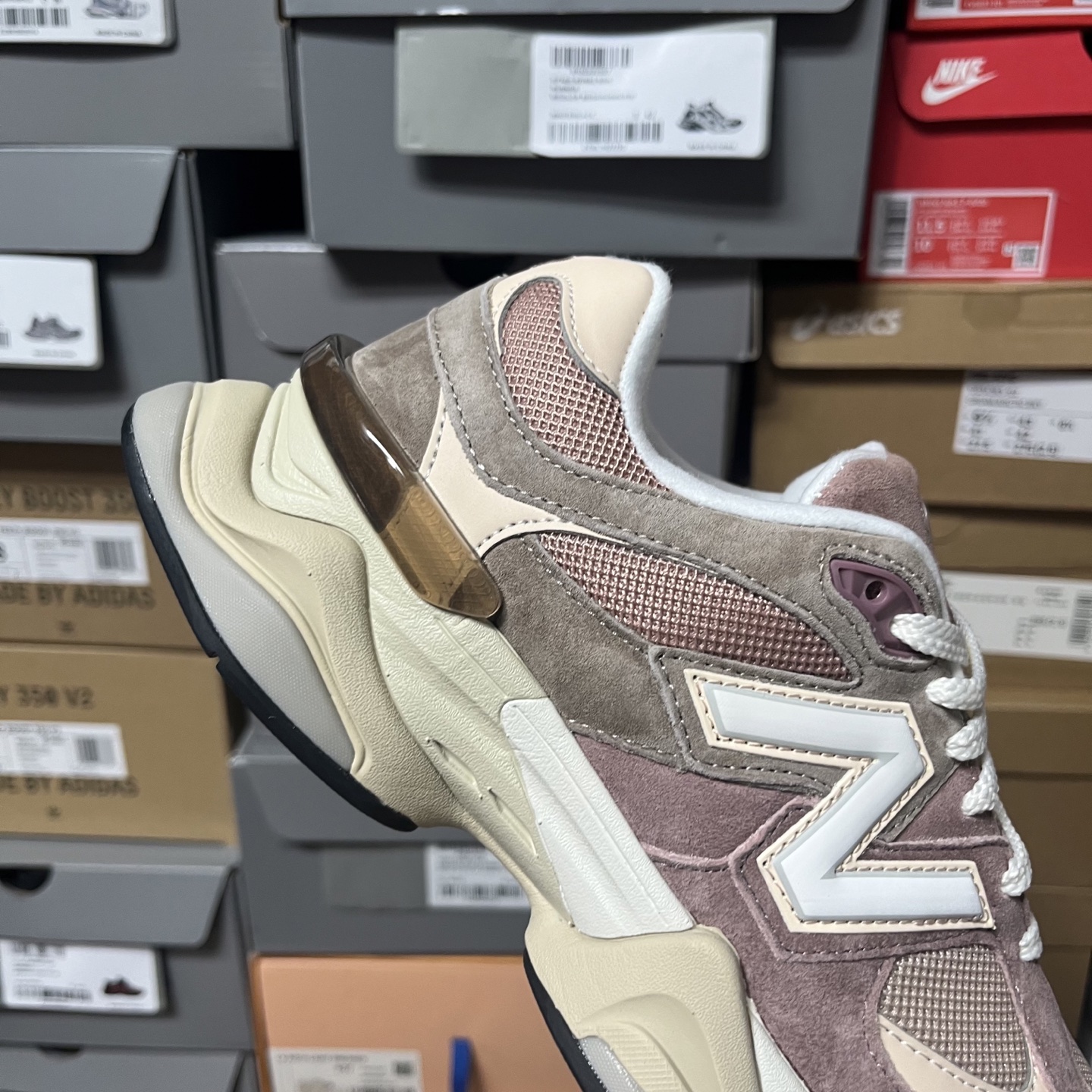 
纯原标杆 品质无敌 New Balance NB 9060 粉棕

货号：U9060ZGB
尺码：36