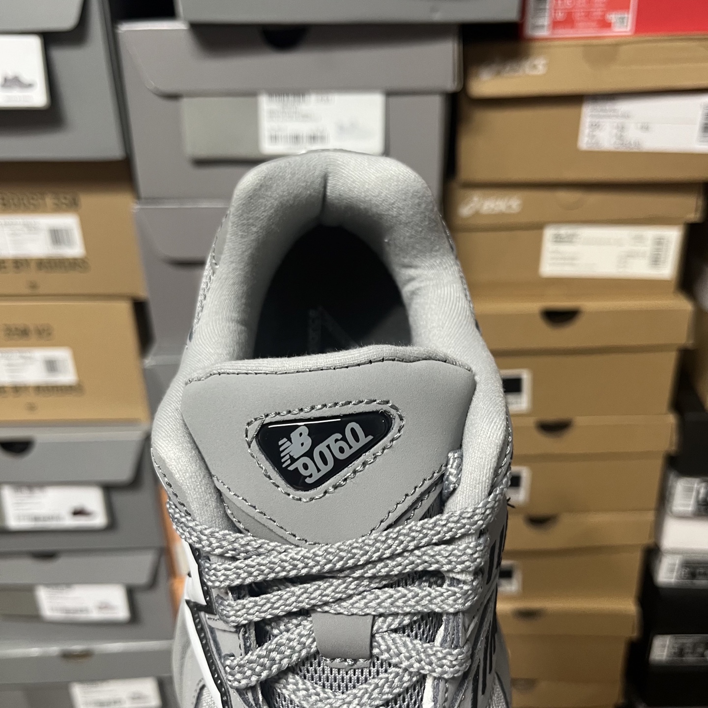 
纯原标杆 品质无敌 New Balance NB 9060 深灰

货号：U9060ZGB
尺码：36