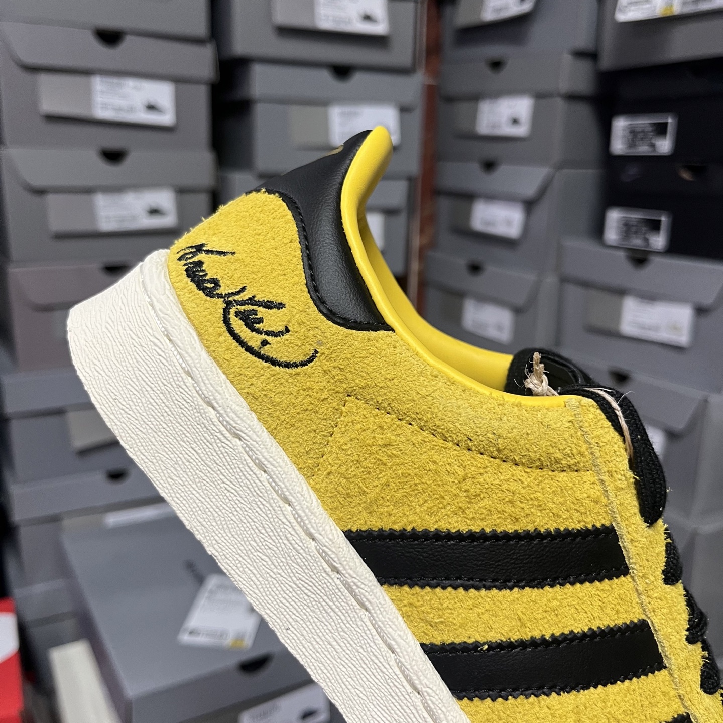 
纯原 Bruce Lee x AD 阿迪 联名款低帮休闲板鞋 JR1597  头部一线大厂出品 高端外
