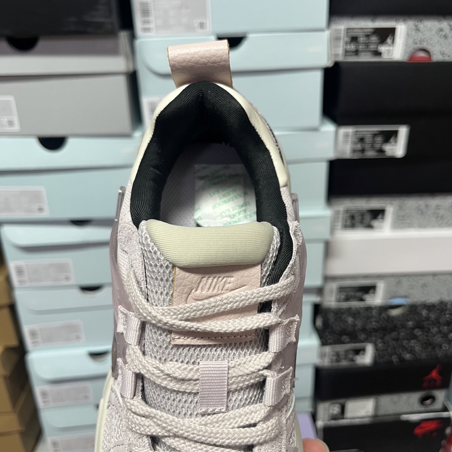 Nike V2K Run 减震防滑耐磨低帮跑步鞋 FN6703-001市场最强版本完美版型 细节 一流做