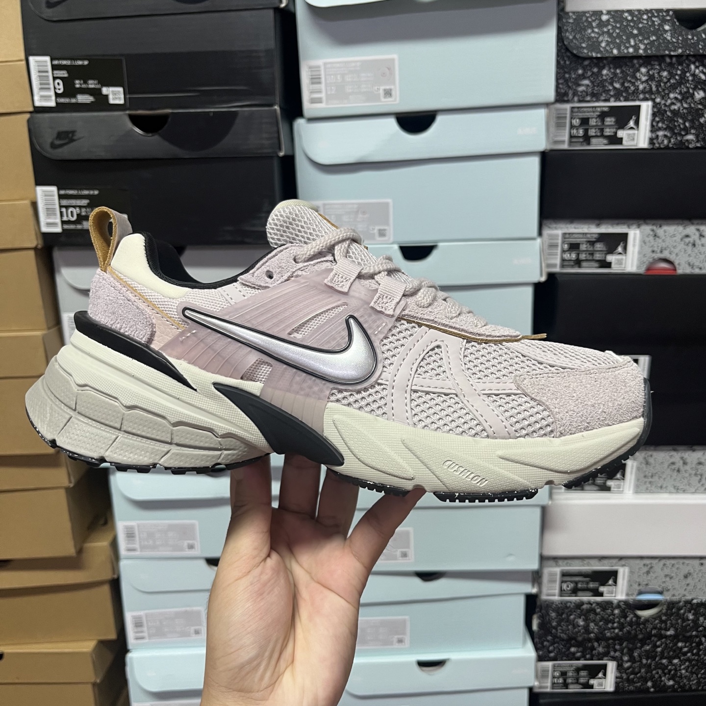 Nike V2K Run 减震防滑耐磨低帮跑步鞋 FN6703-001市场最强版本完美版型 细节 一流做