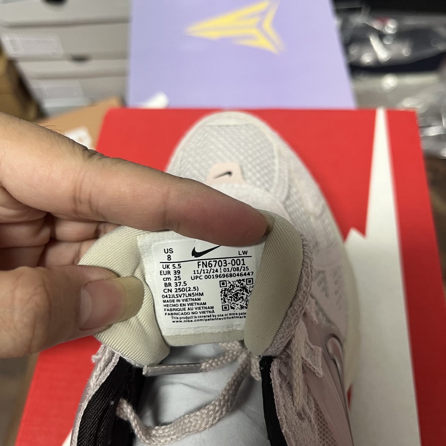 Nike V2K Run 减震防滑耐磨低帮跑步鞋 FN6703-001市场最强版本完美版型 细节 一流做