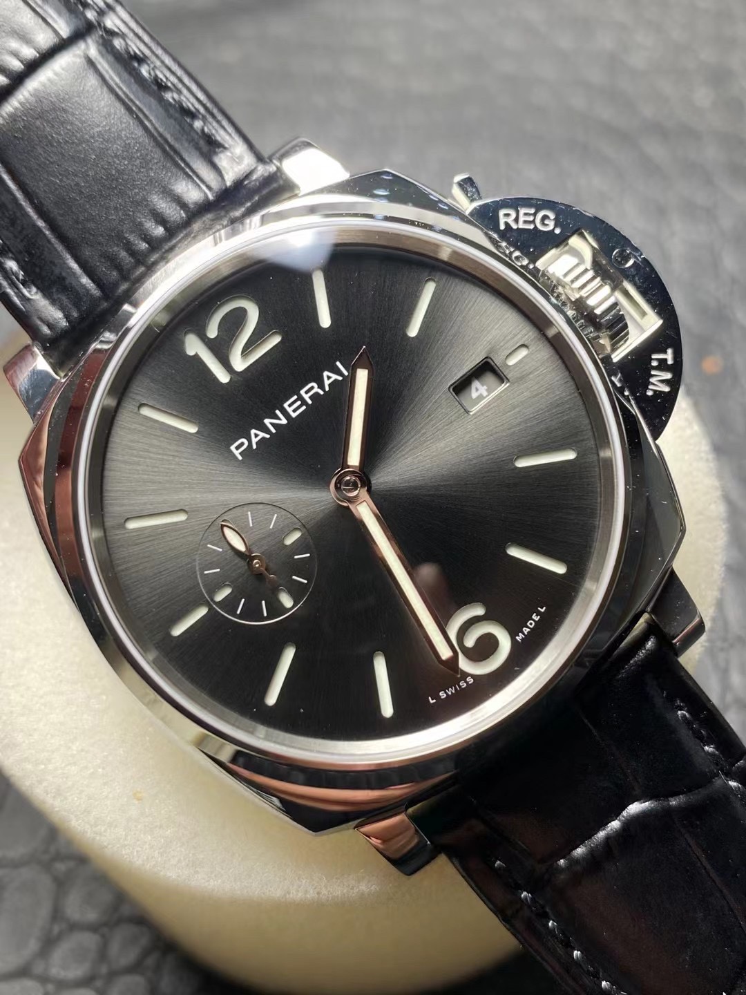 파네라이 PAM1250 시계 이미지 3