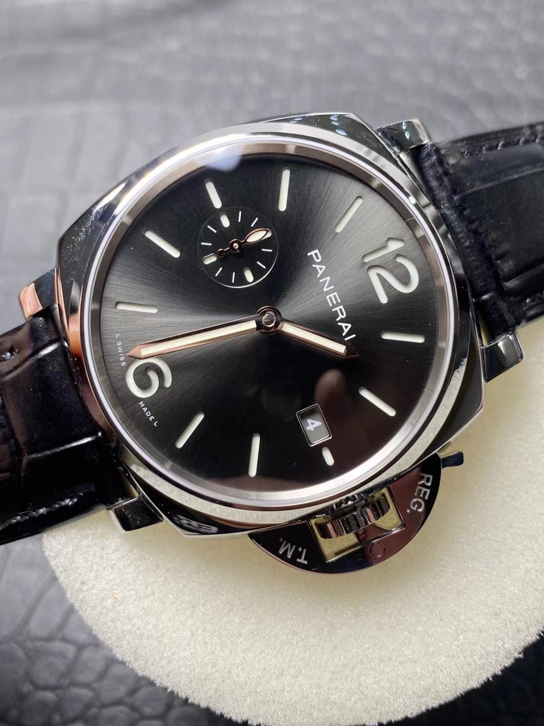 파네라이 PAM1250 시계 이미지 2