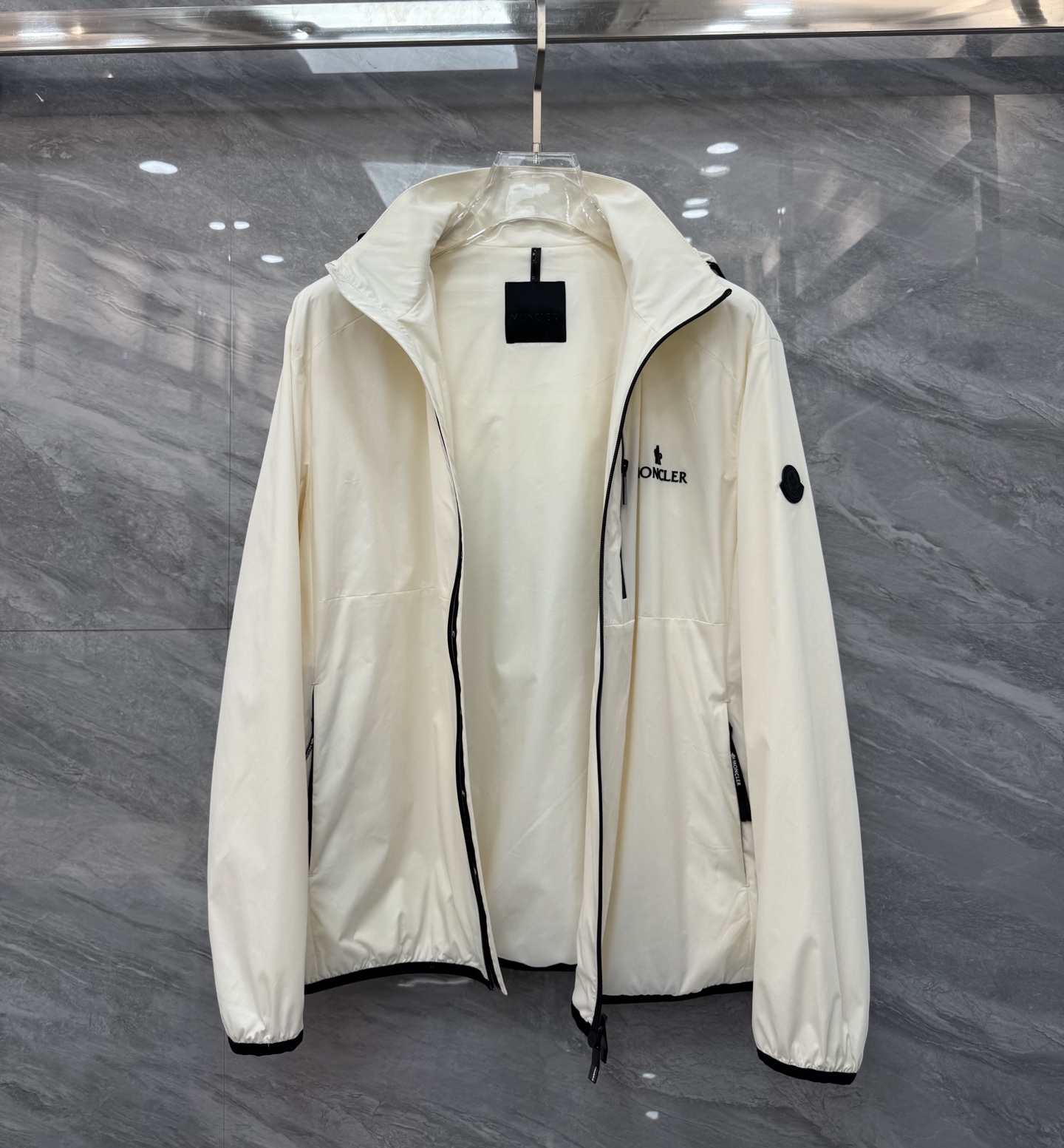  2025SS早春新品🆕蒙口【立领】夹克外套‼️‼️

⚠️⚠️柜台同步  原版五金   做工精细  可