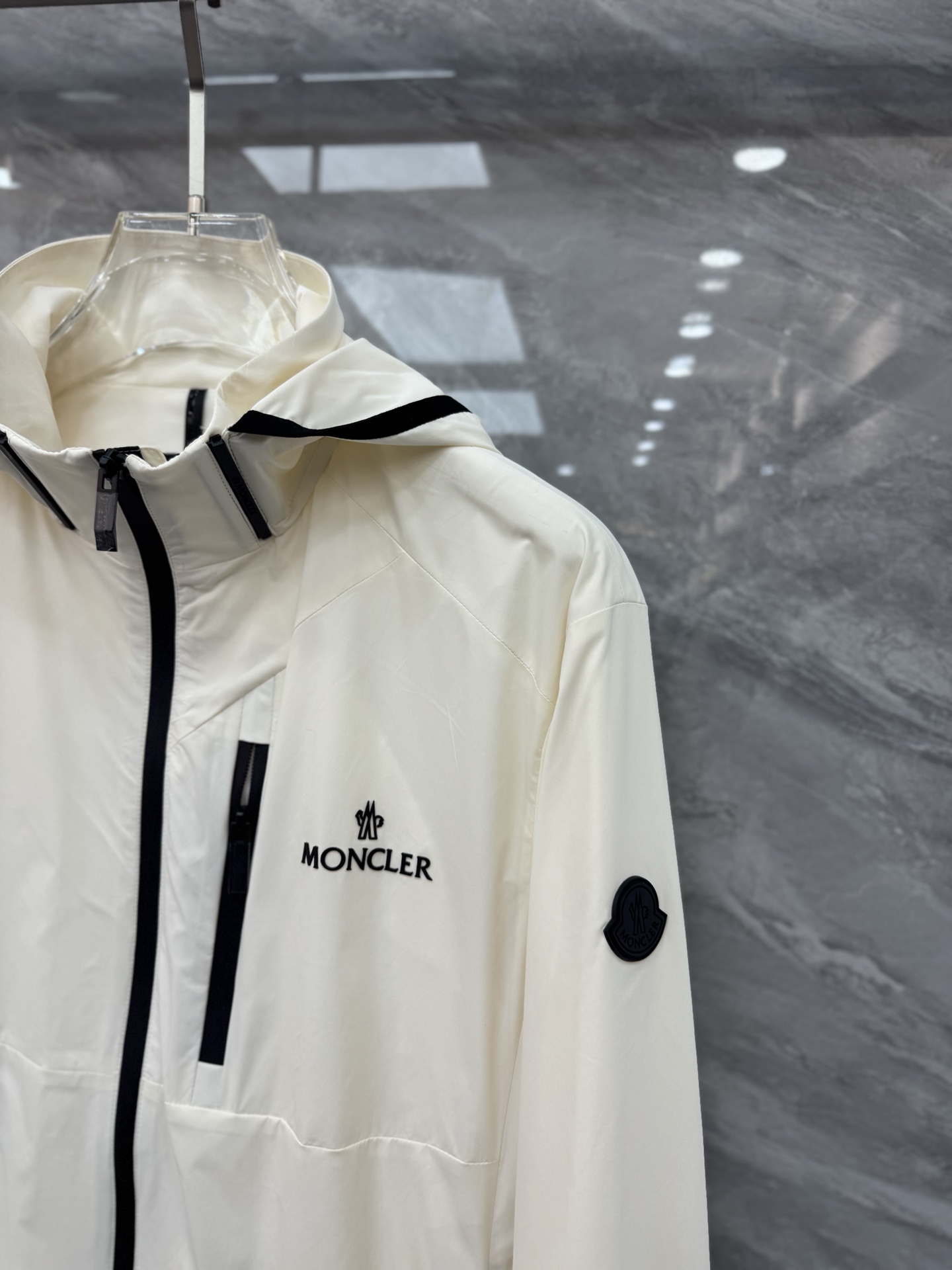 2025SS早春新品🆕蒙口【立领】夹克外套‼️‼️

⚠️⚠️柜台同步  原版五金   做工精细  可