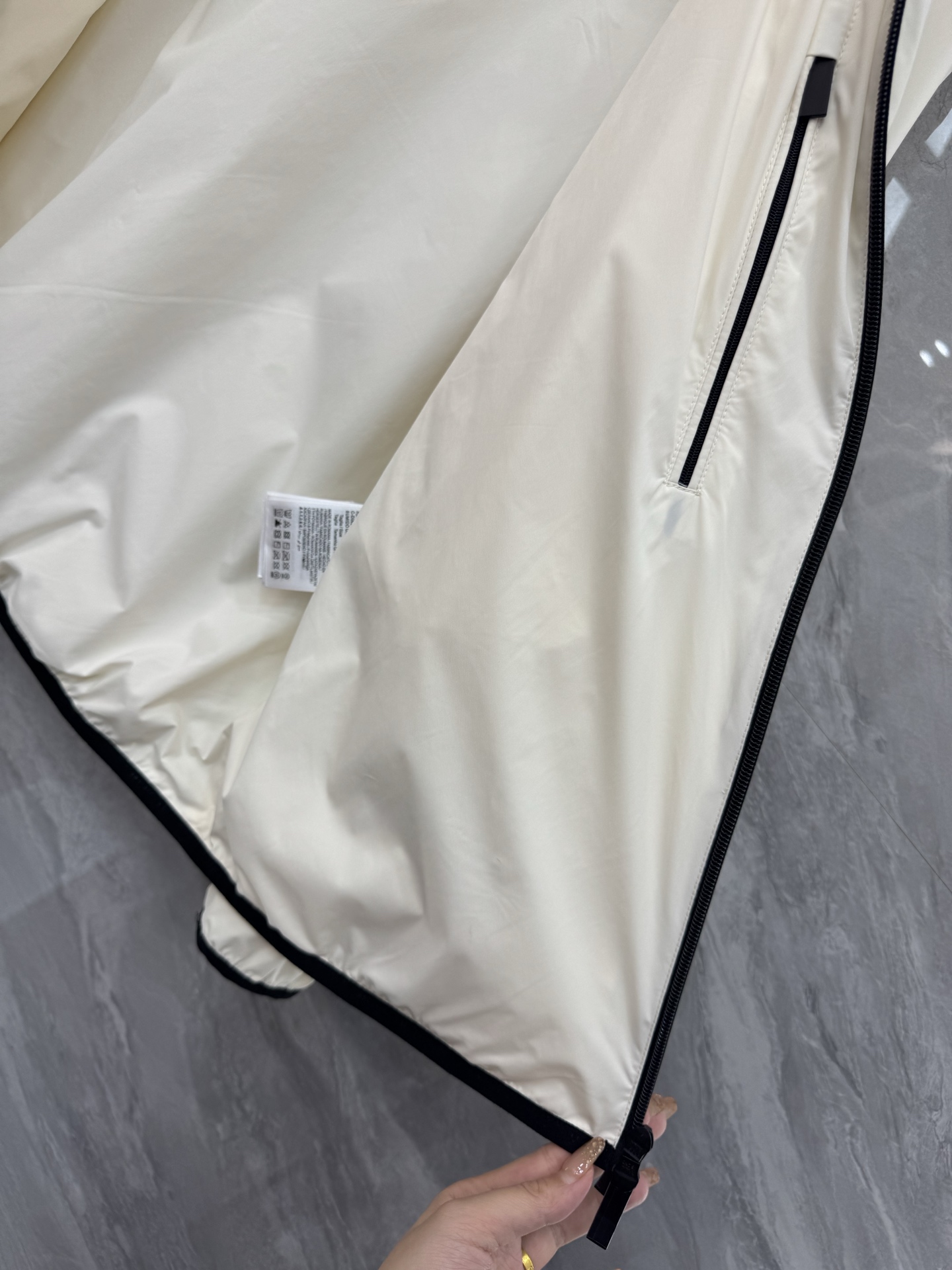  2025SS早春新品🆕蒙口【立领】夹克外套‼️‼️

⚠️⚠️柜台同步  原版五金   做工精细  可