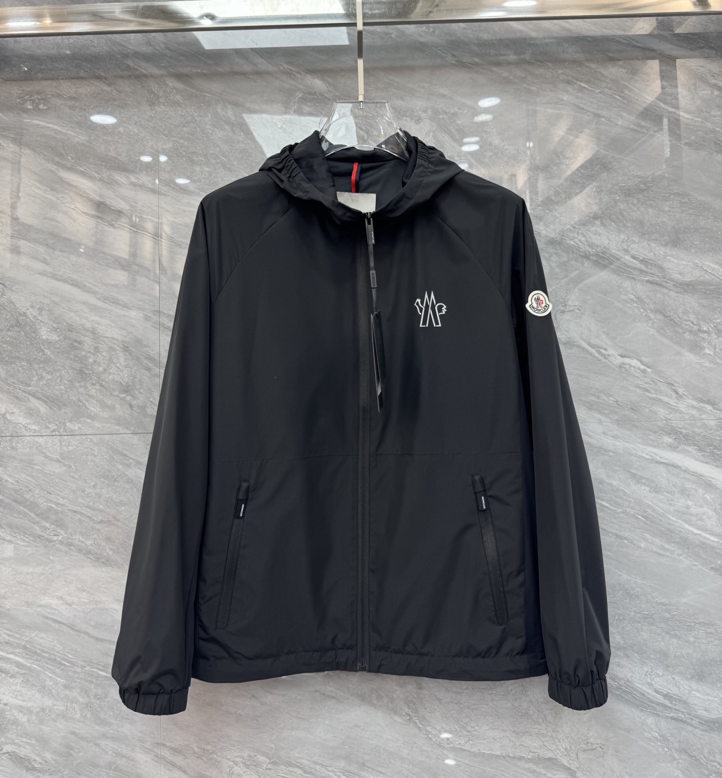  2025SS早春新品🆕蒙口【连帽】夹克外套‼️‼️

⚠️⚠️柜台同步  原版五金   做工精细  可