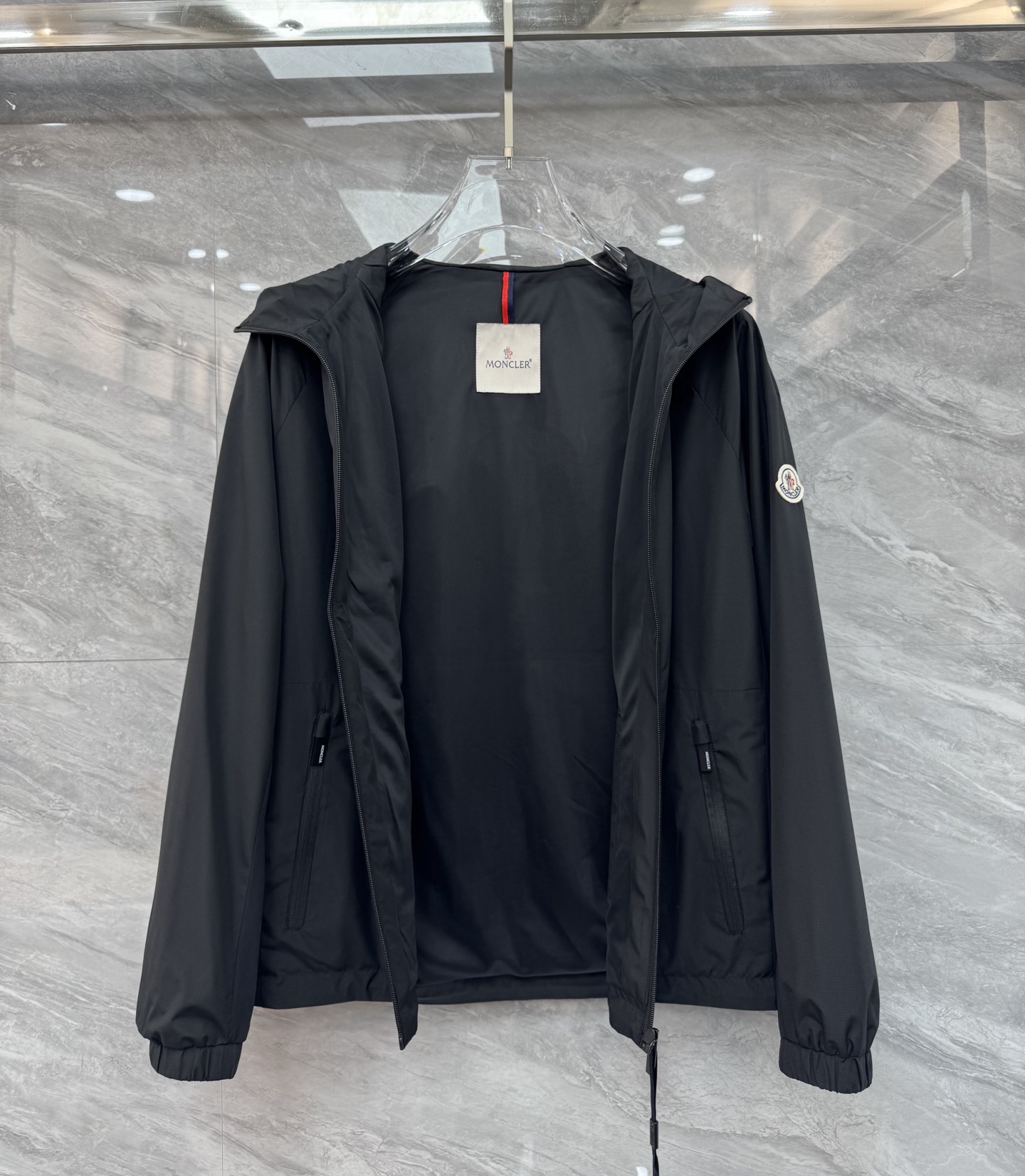  2025SS早春新品🆕蒙口【连帽】夹克外套‼️‼️

⚠️⚠️柜台同步  原版五金   做工精细  可