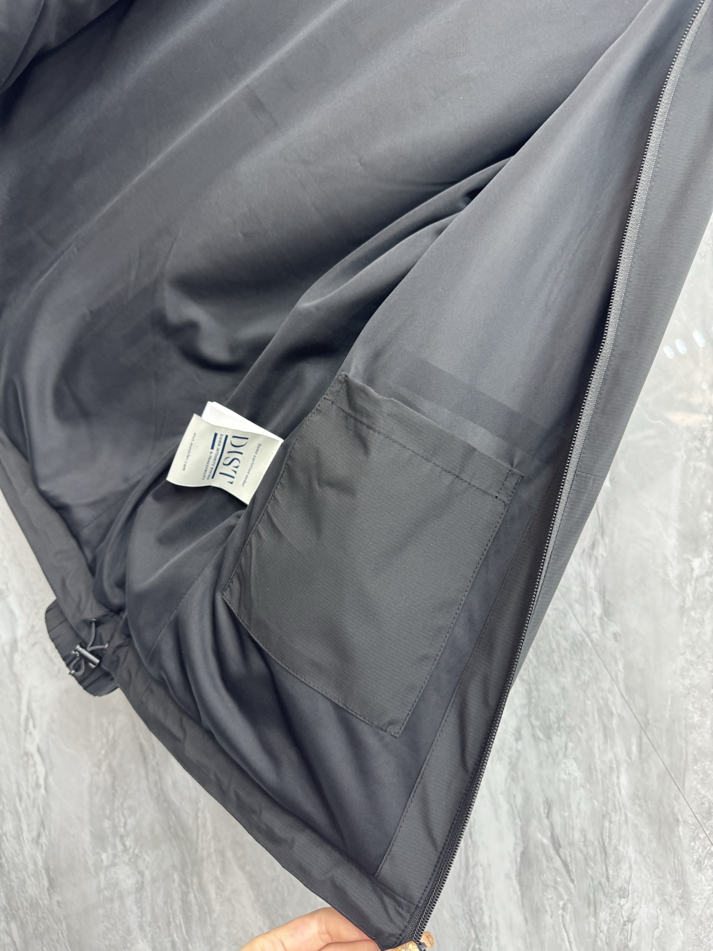  2025SS早春新品🆕蒙口【连帽】夹克外套‼️‼️

⚠️⚠️柜台同步  原版五金   做工精细  可