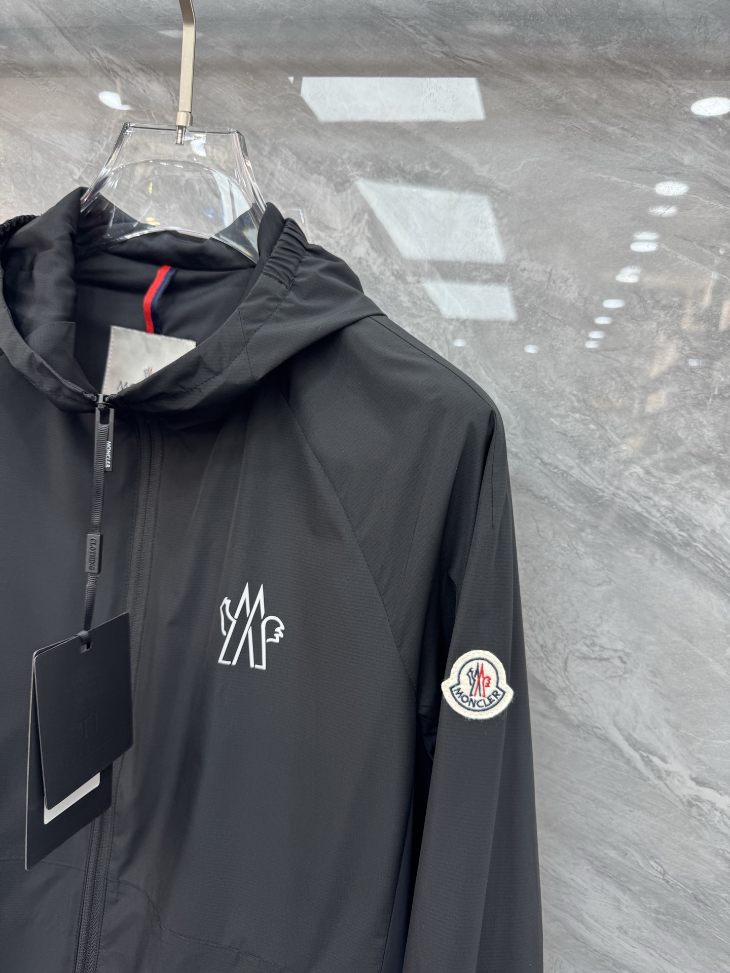  2025SS早春新品🆕蒙口【连帽】夹克外套‼️‼️

⚠️⚠️柜台同步  原版五金   做工精细  可