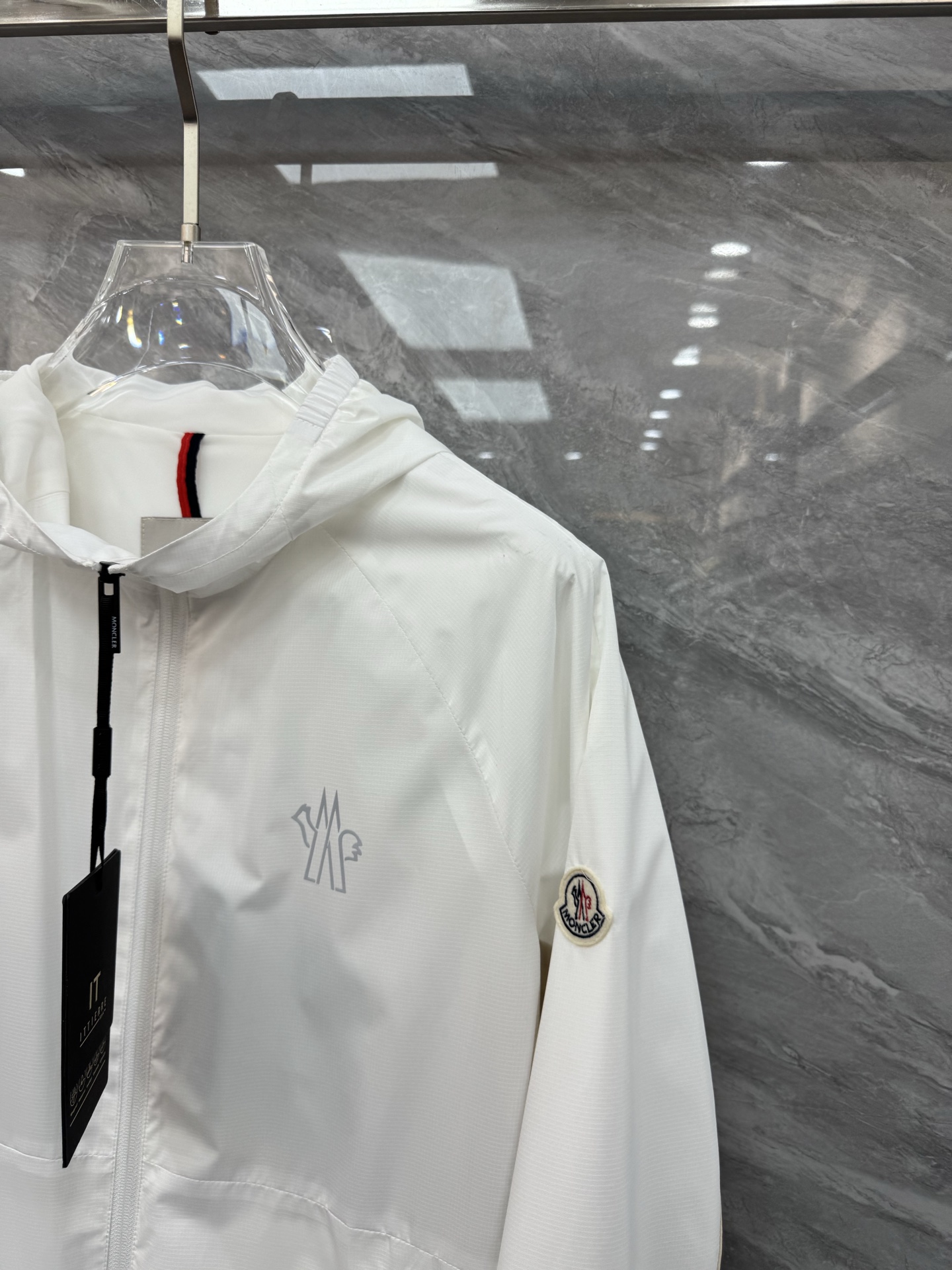  2025SS早春新品🆕蒙口【连帽】夹克外套‼️‼️

⚠️⚠️柜台同步  原版五金   做工精细  可