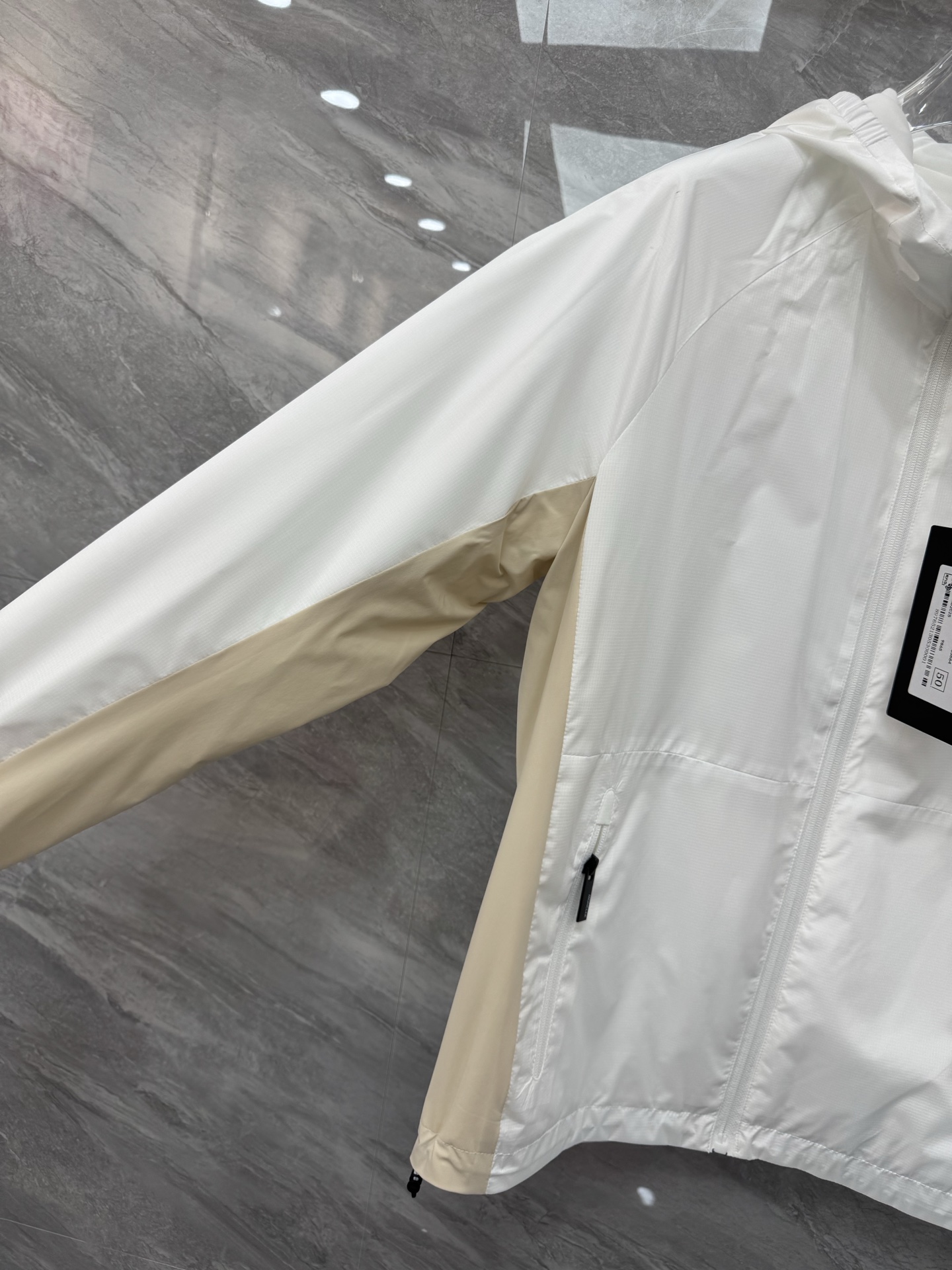  2025SS早春新品🆕蒙口【连帽】夹克外套‼️‼️

⚠️⚠️柜台同步  原版五金   做工精细  可