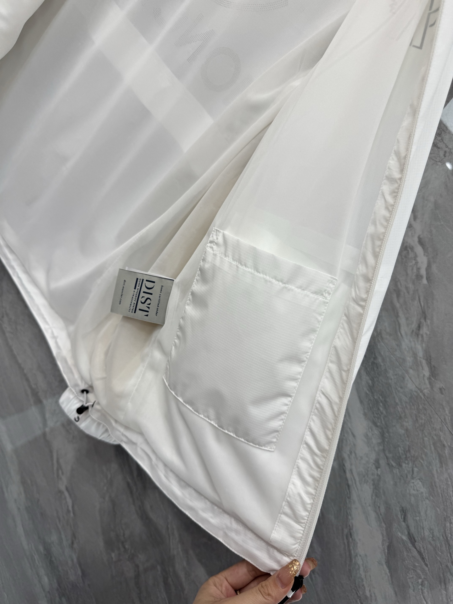  2025SS早春新品🆕蒙口【连帽】夹克外套‼️‼️

⚠️⚠️柜台同步  原版五金   做工精细  可
