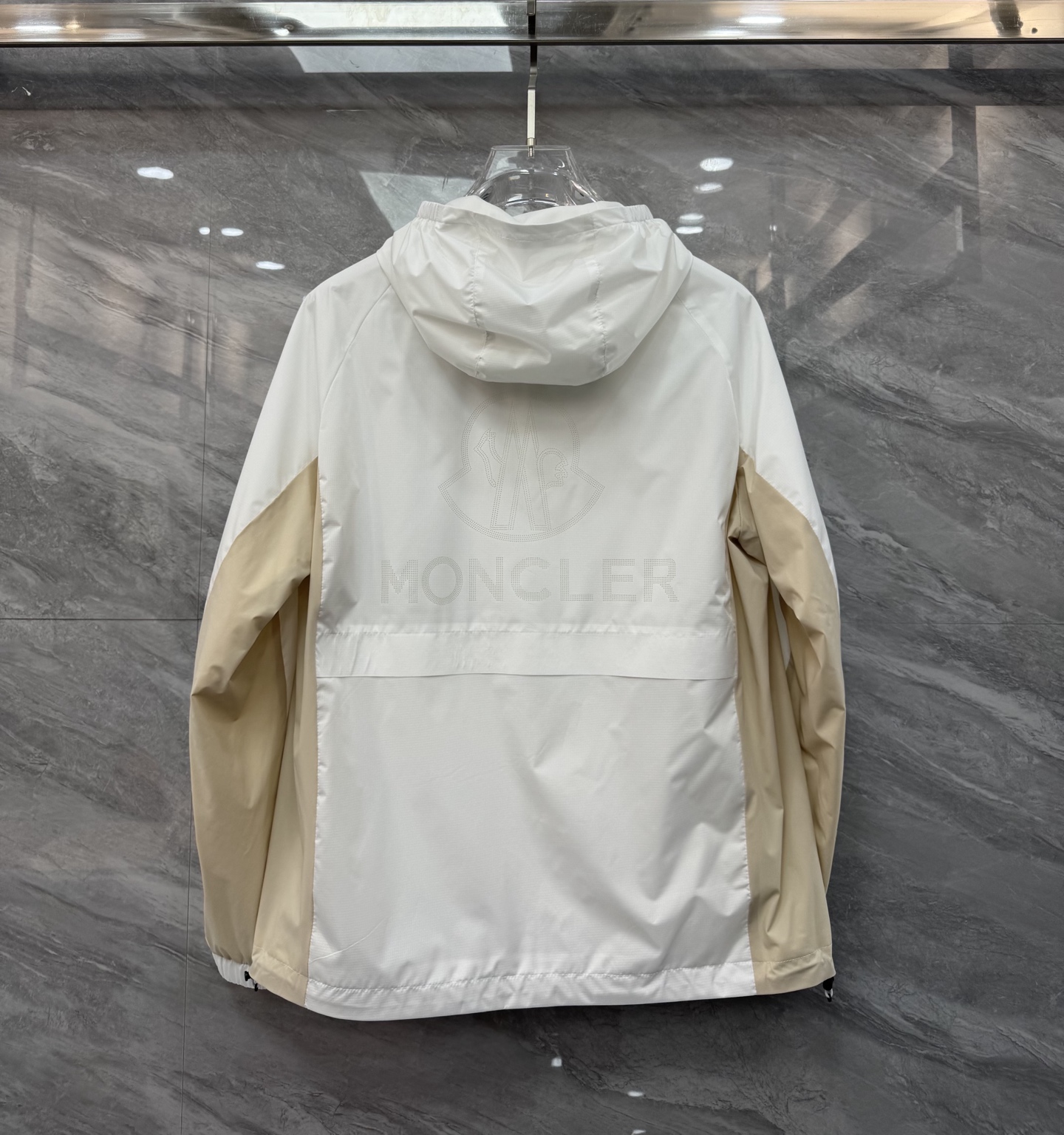  2025SS早春新品🆕蒙口【连帽】夹克外套‼️‼️

⚠️⚠️柜台同步  原版五金   做工精细  可