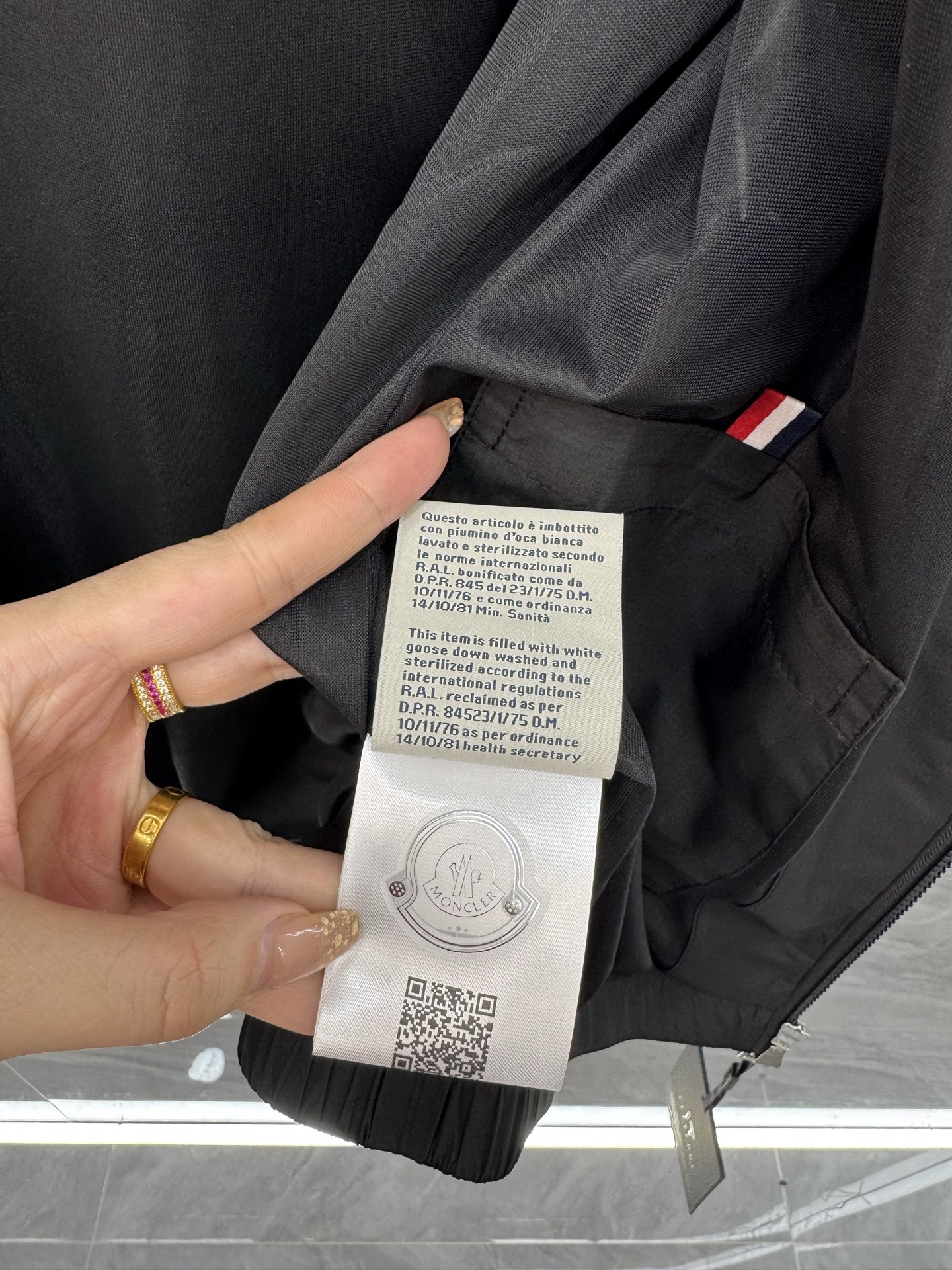  2025SS早春新品🆕蒙口【连帽】夹克外套‼️‼️

⚠️⚠️柜台同步  原版五金   做工精细  可